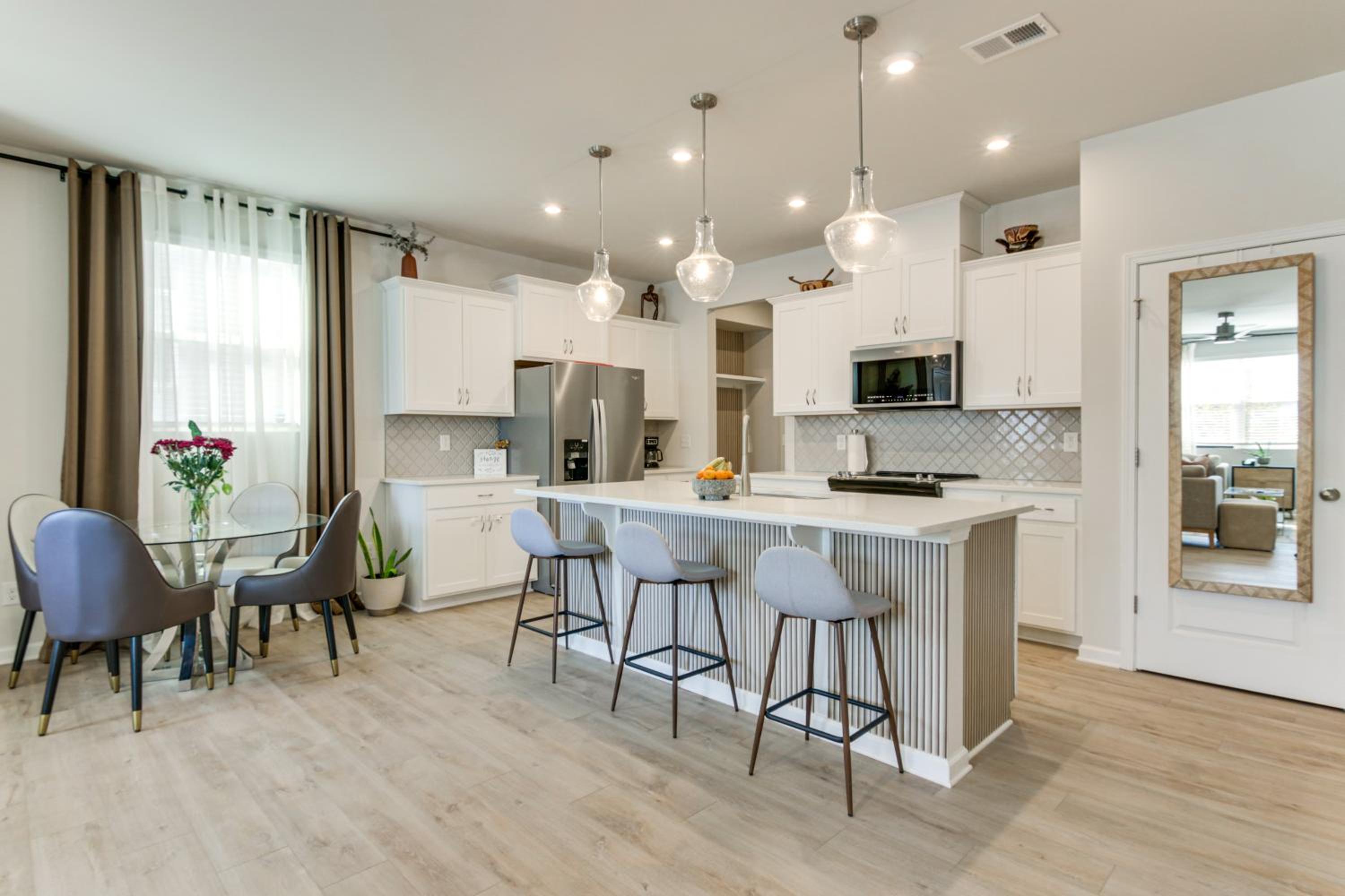 3 Mi to Lake Wylie! Modern Charlotte Townhome