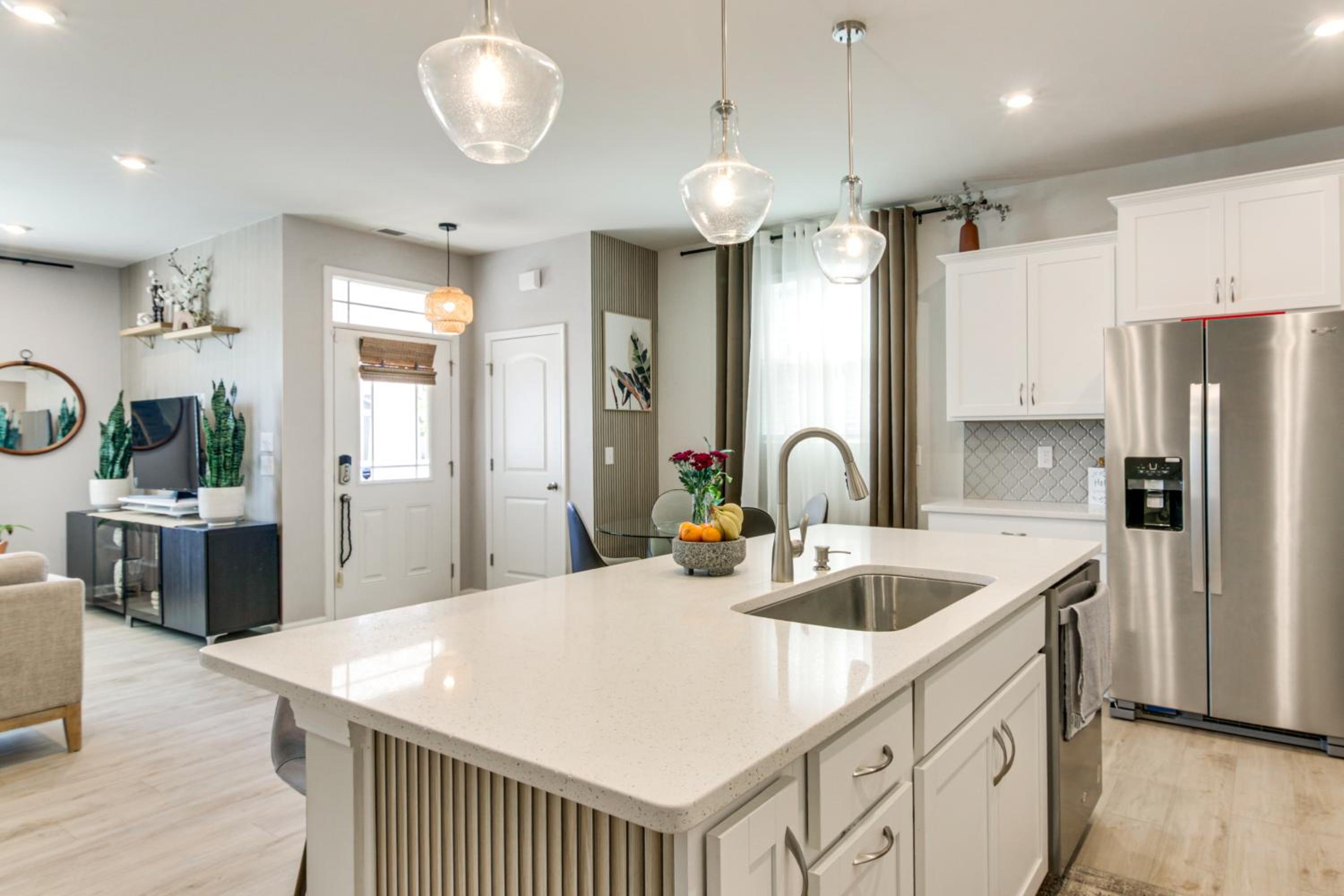 3 Mi to Lake Wylie! Modern Charlotte Townhome