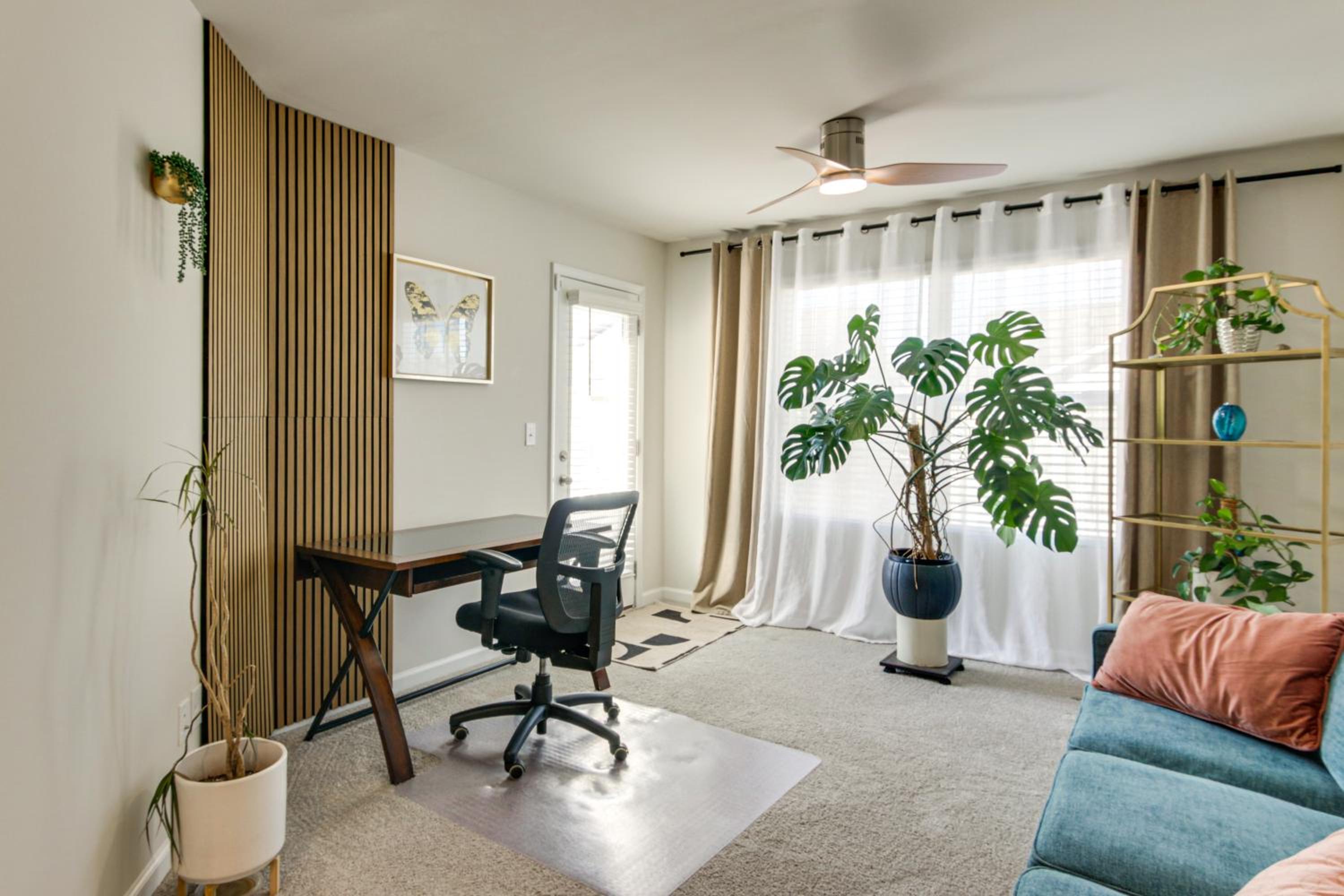 3 Mi to Lake Wylie! Modern Charlotte Townhome