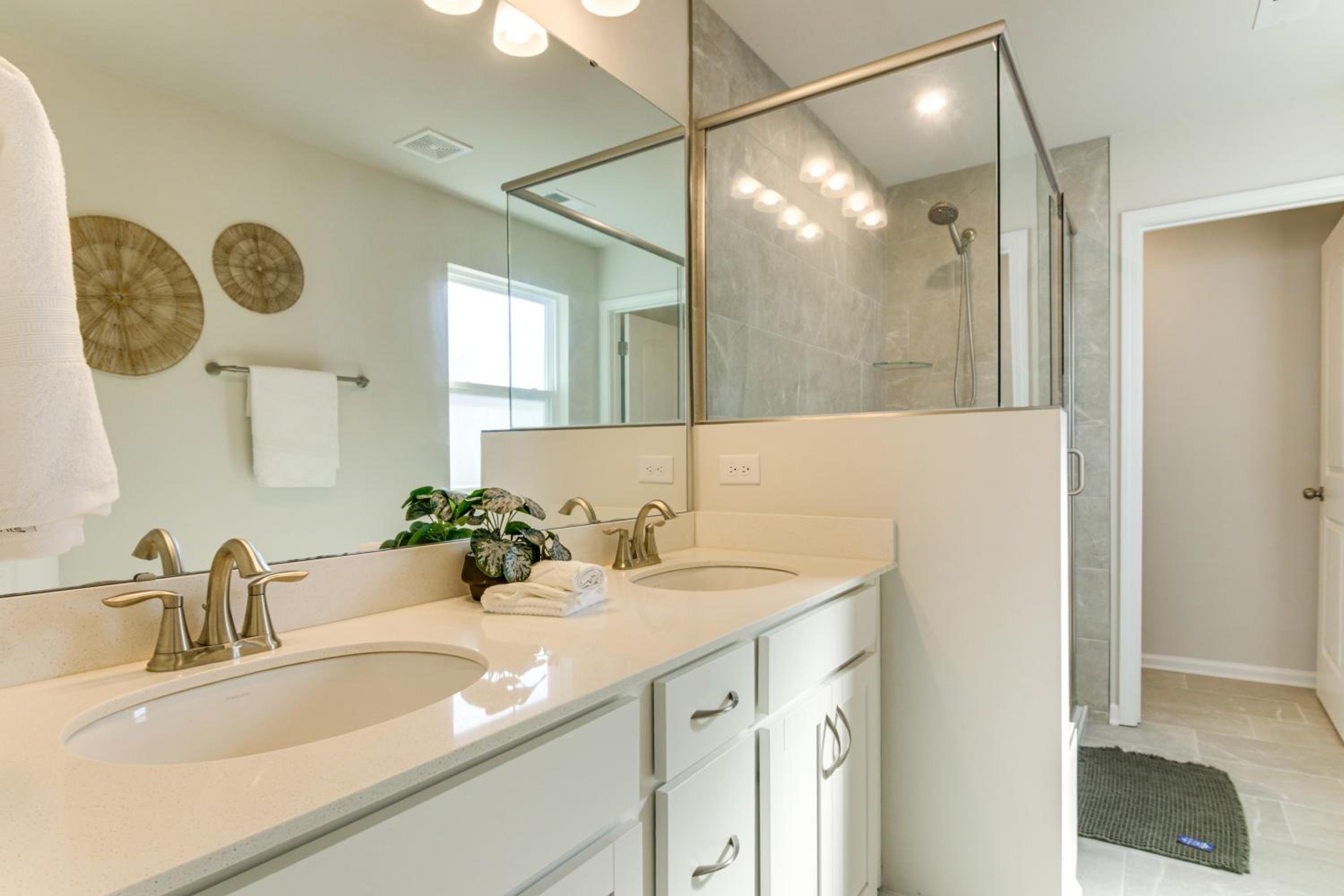 3 Mi to Lake Wylie! Modern Charlotte Townhome