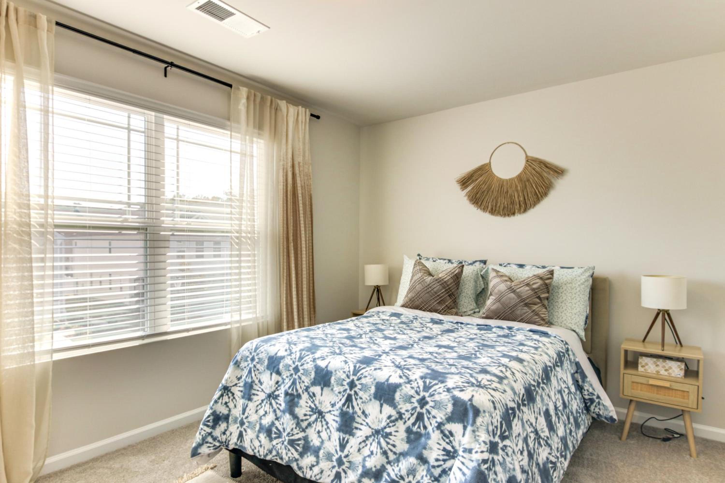 3 Mi to Lake Wylie! Modern Charlotte Townhome