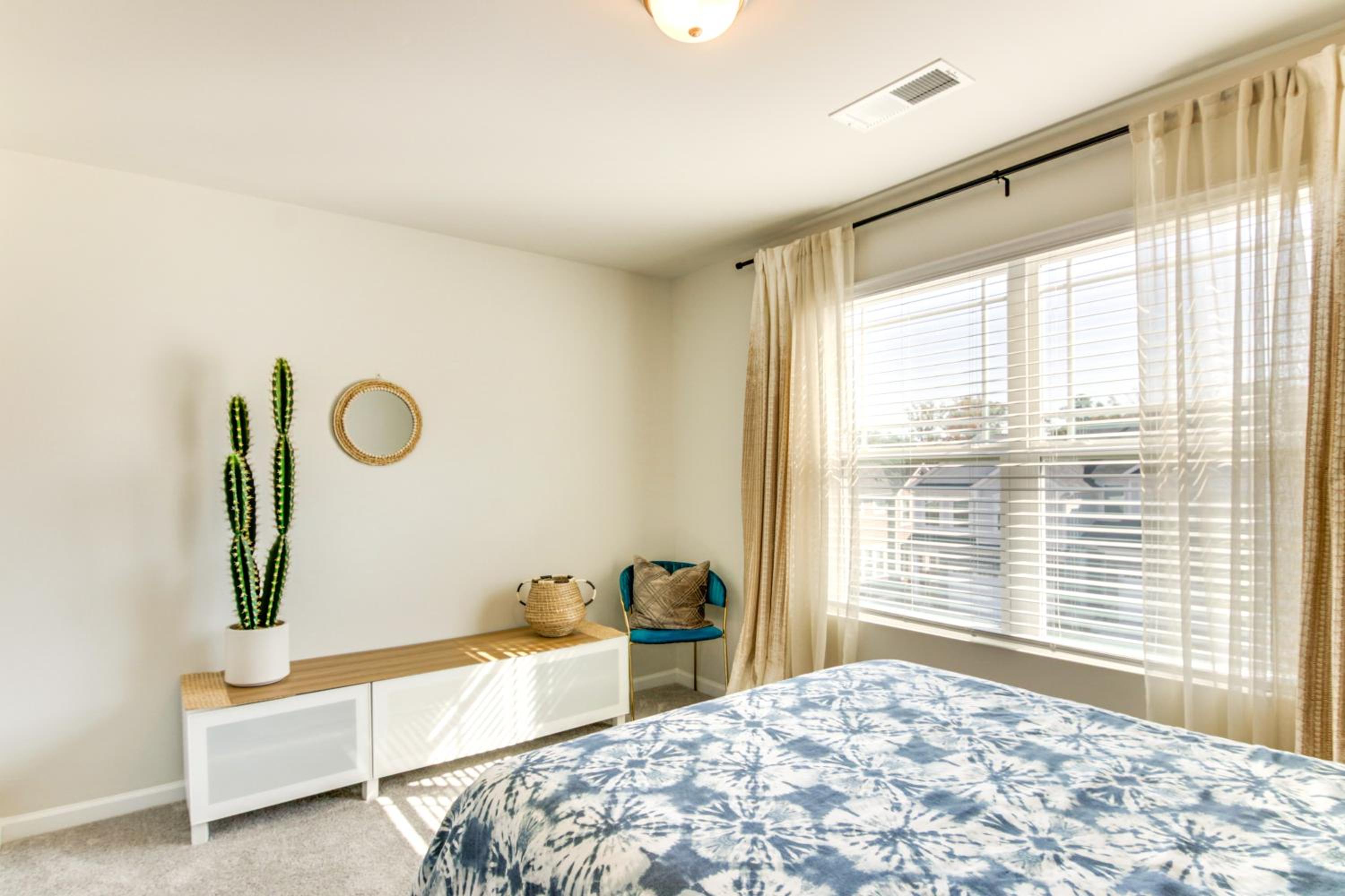 3 Mi to Lake Wylie! Modern Charlotte Townhome