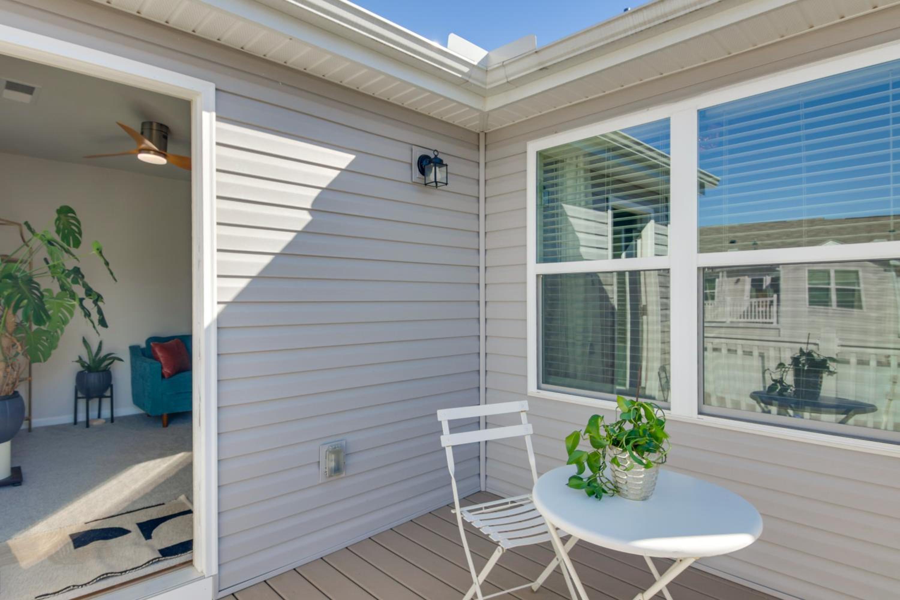3 Mi to Lake Wylie! Modern Charlotte Townhome