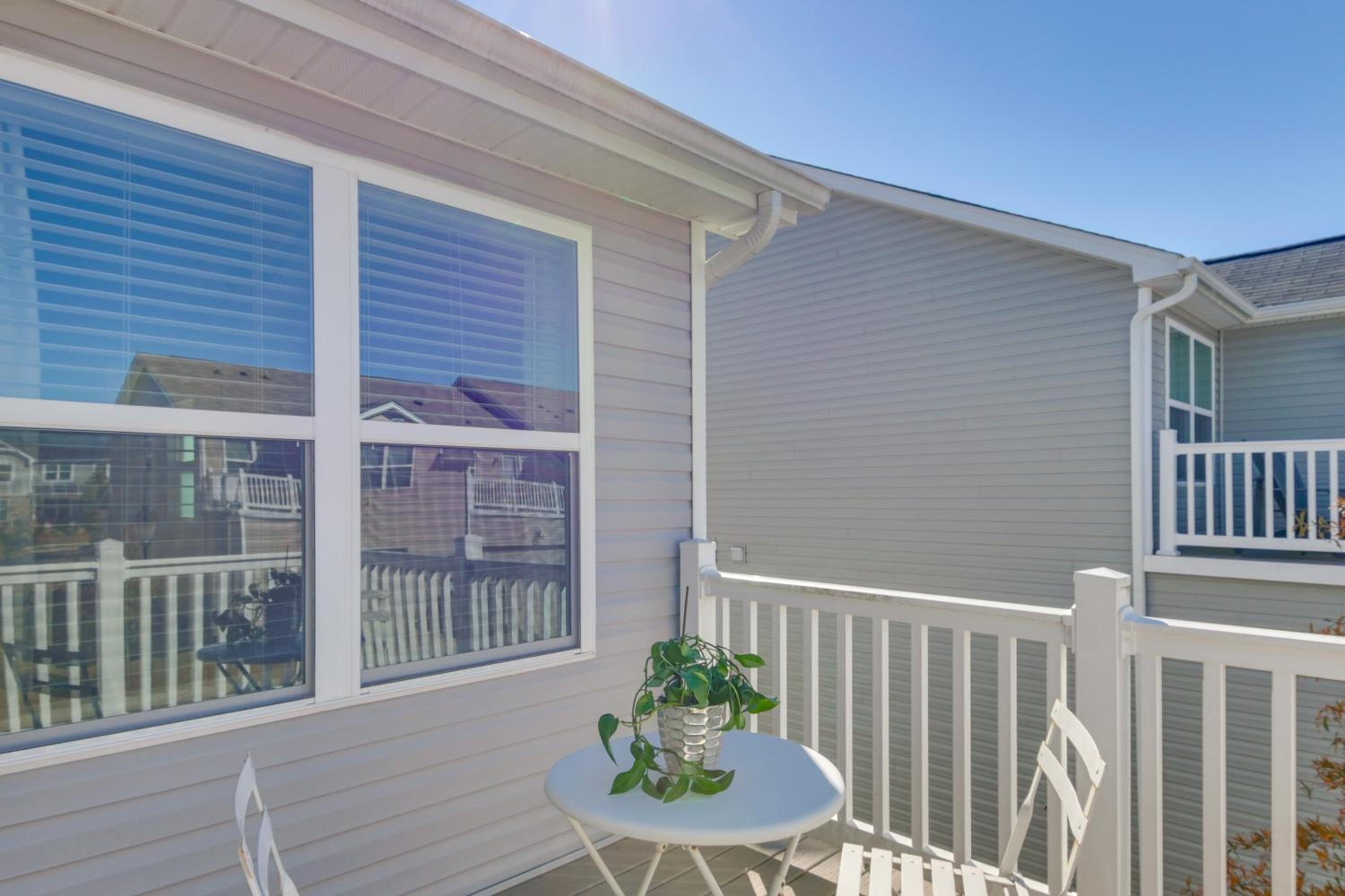 3 Mi to Lake Wylie! Modern Charlotte Townhome