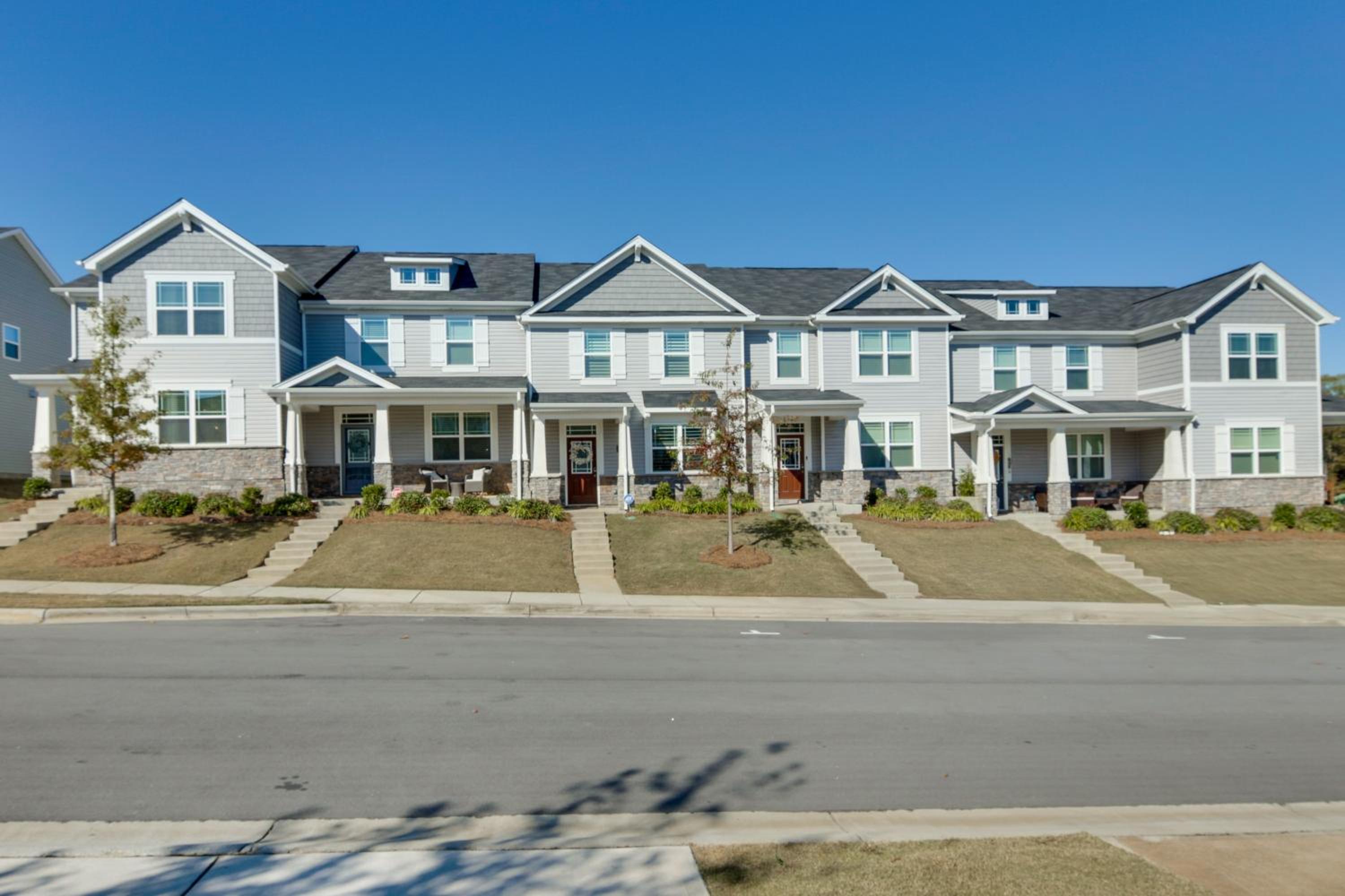 3 Mi to Lake Wylie! Modern Charlotte Townhome