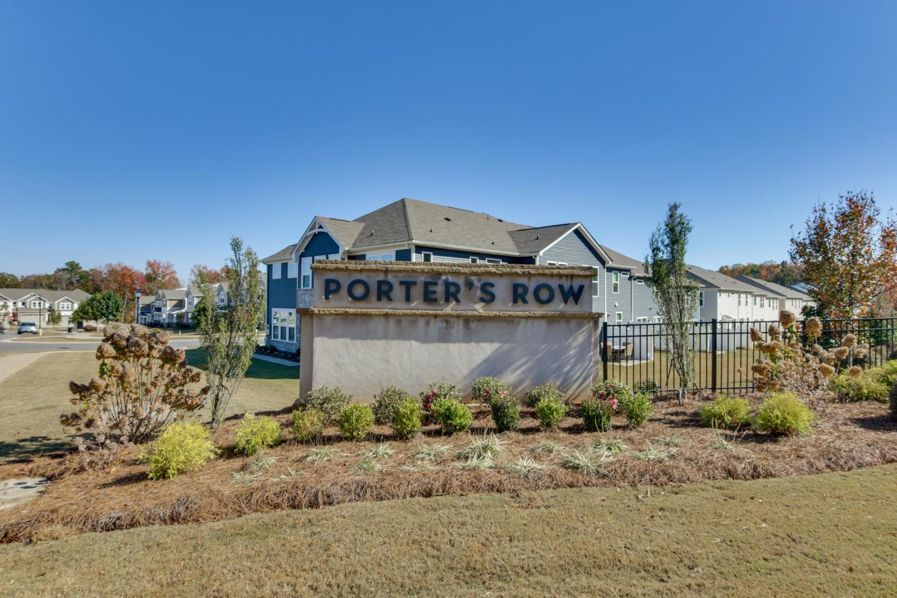 3 Mi to Lake Wylie! Modern Charlotte Townhome