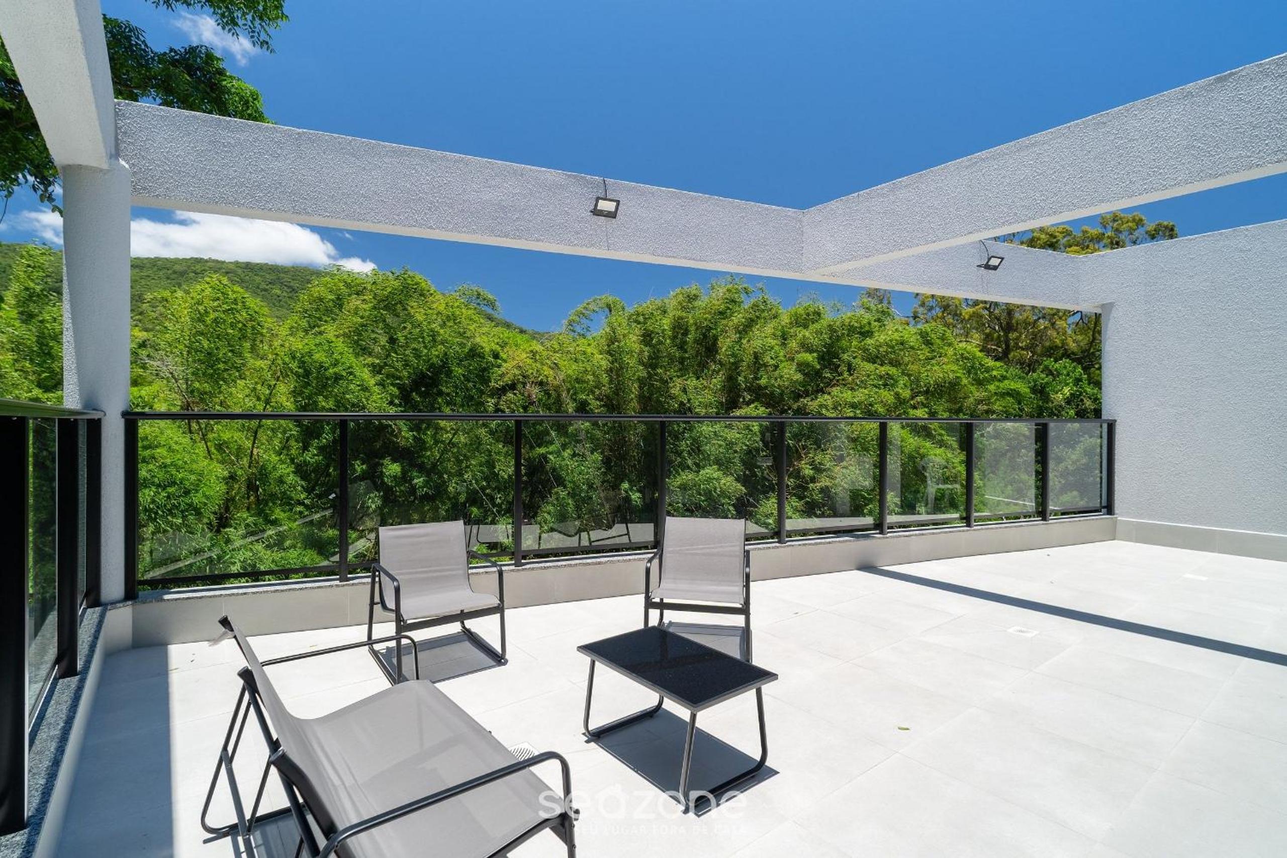 Premium studio balcony and morning sun SGR0217