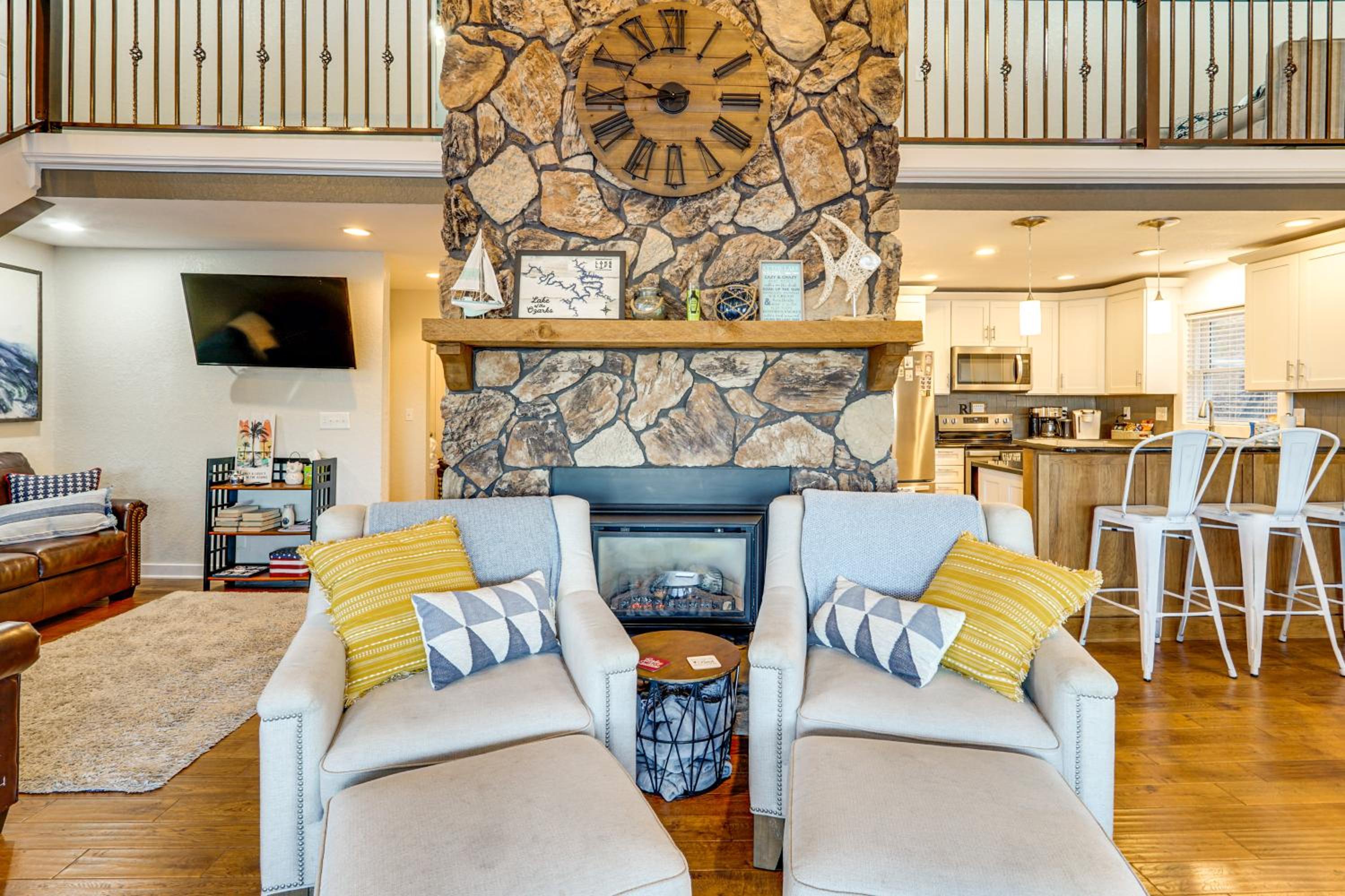 Waterfront Family Getaway in Lake Ozark with Dock