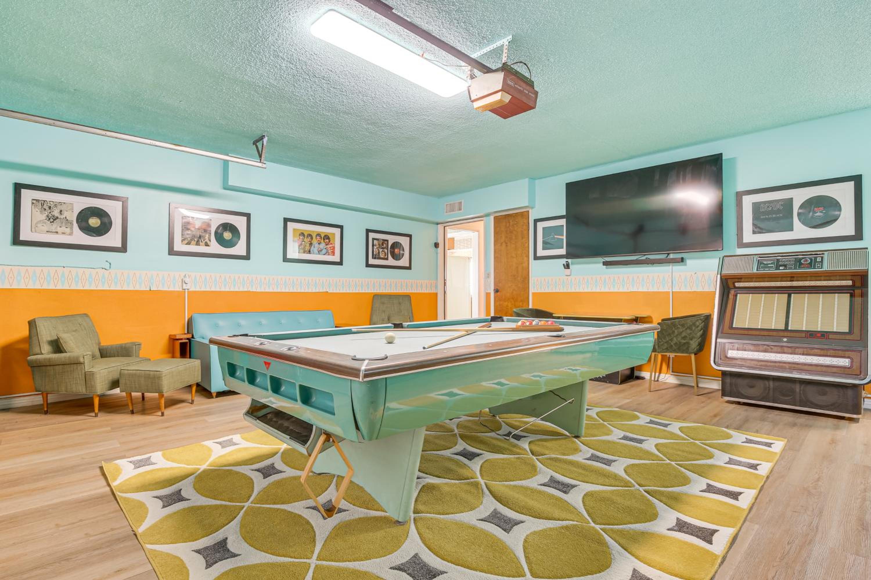 Stunning MCM Escape with Mtn Views in San Bernardino