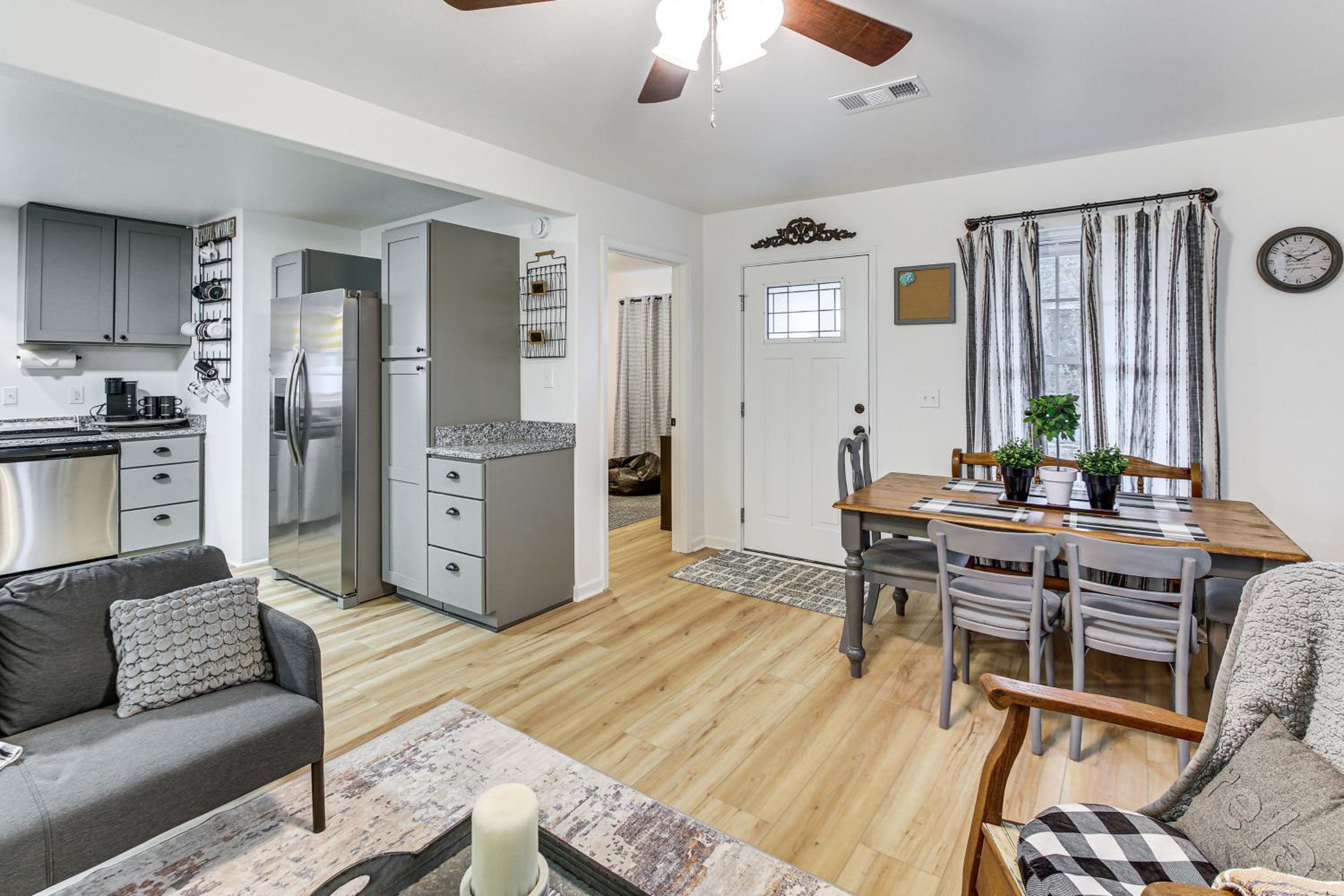 1 Mi to Lake Hamilton! Newly Remodeled Family Home
