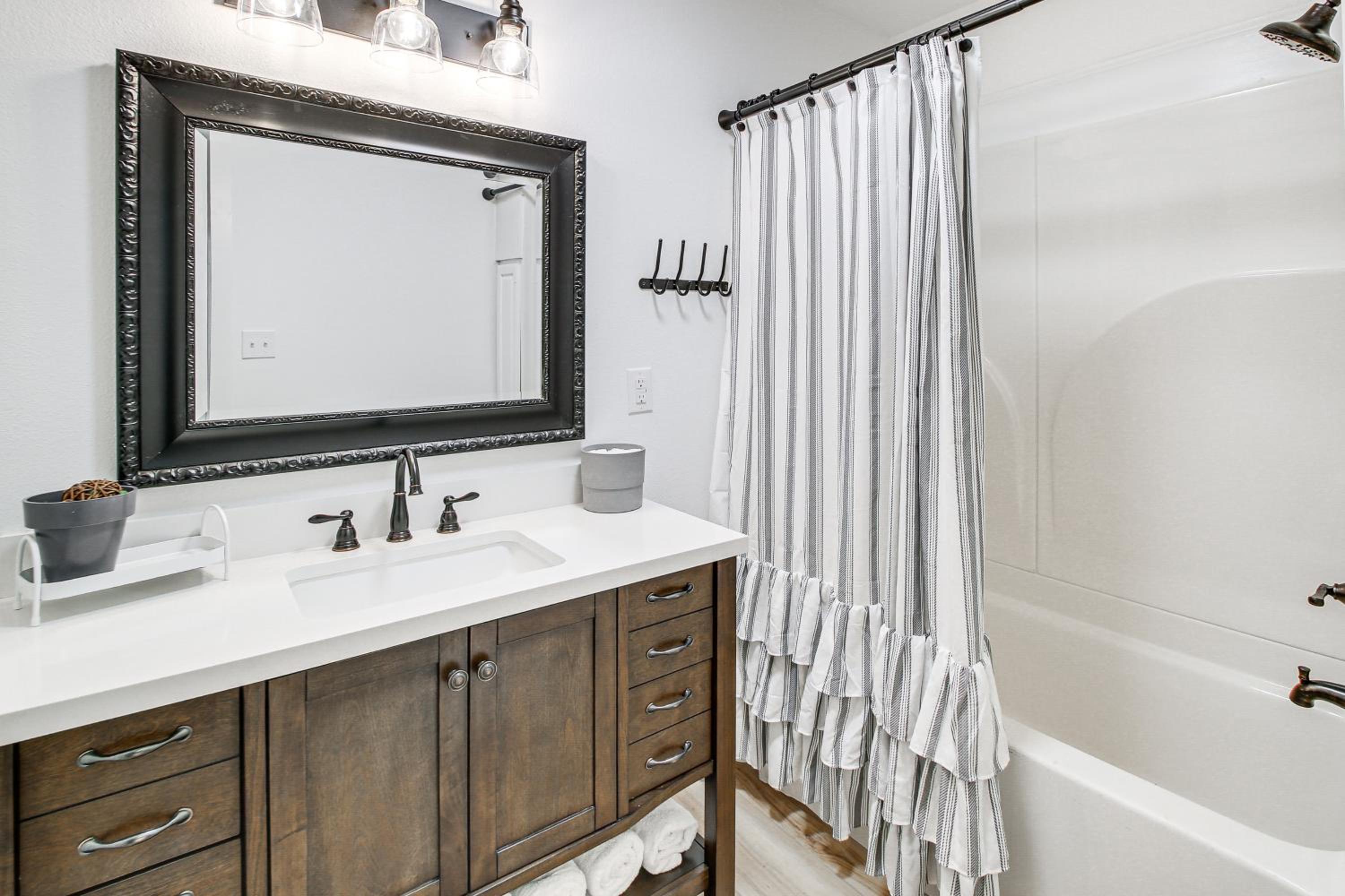 1 Mi to Lake Hamilton! Newly Remodeled Family Home