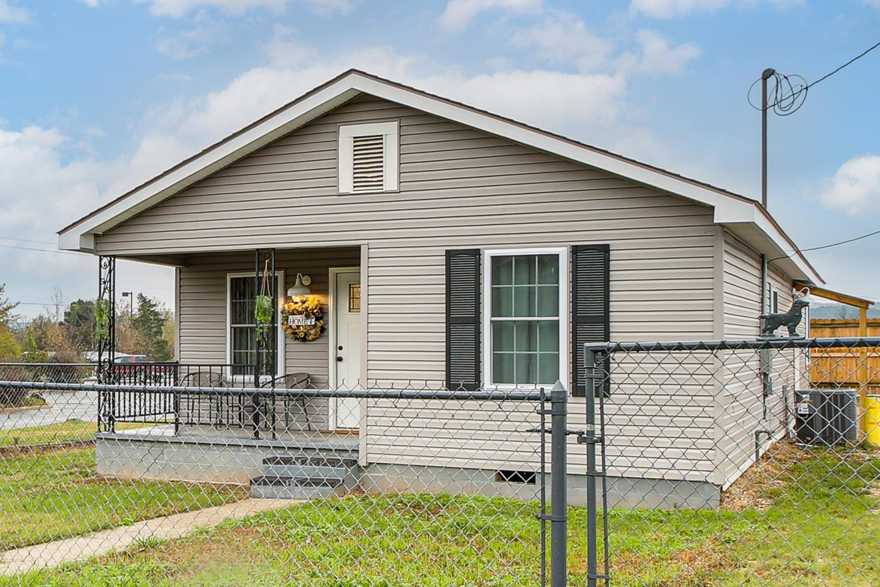 1 Mi to Lake Hamilton! Newly Remodeled Family Home