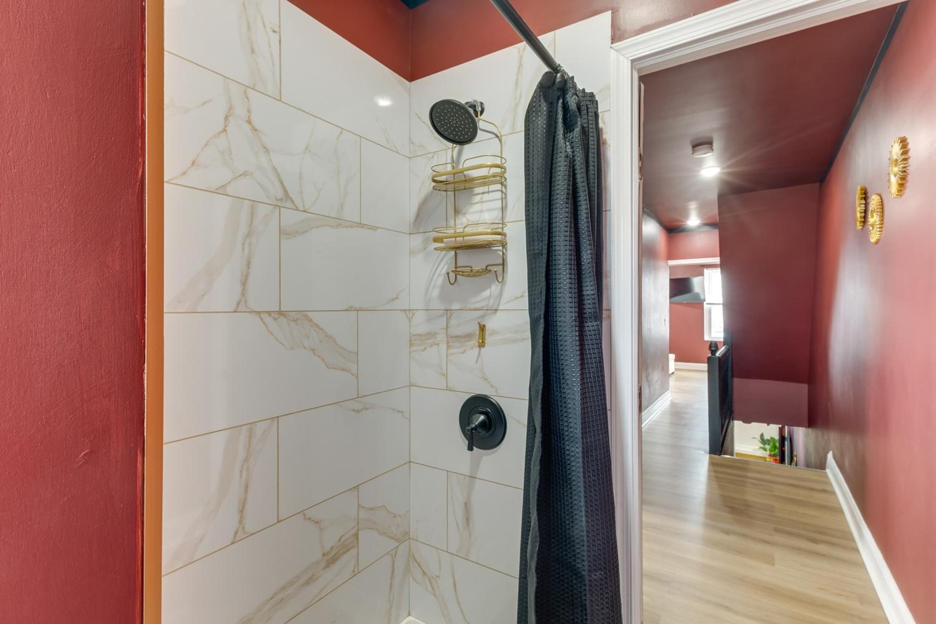 Colorful, Convenient Apt 7 Mi to Lincoln Financial