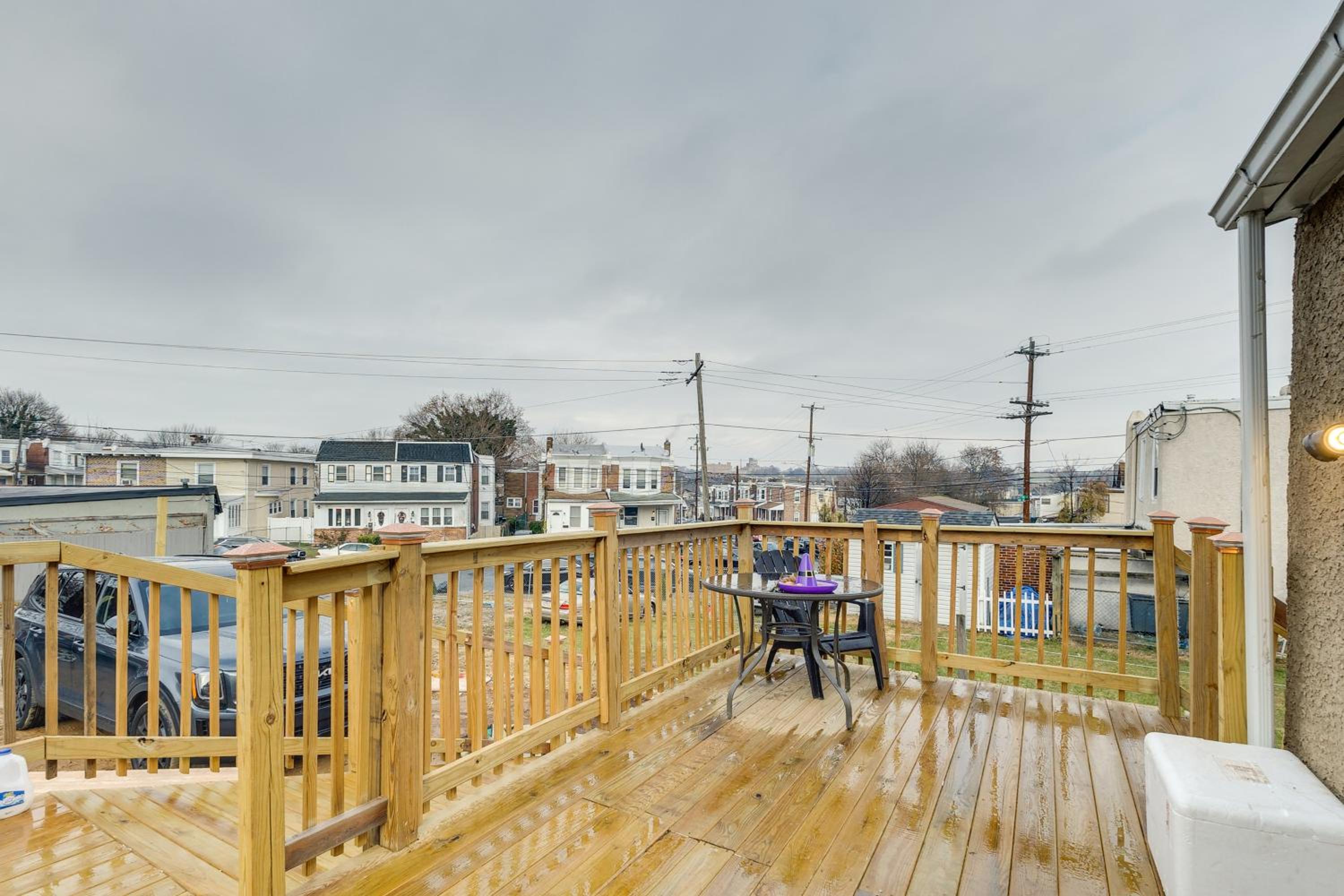 Colorful, Convenient Apt 7 Mi to Lincoln Financial