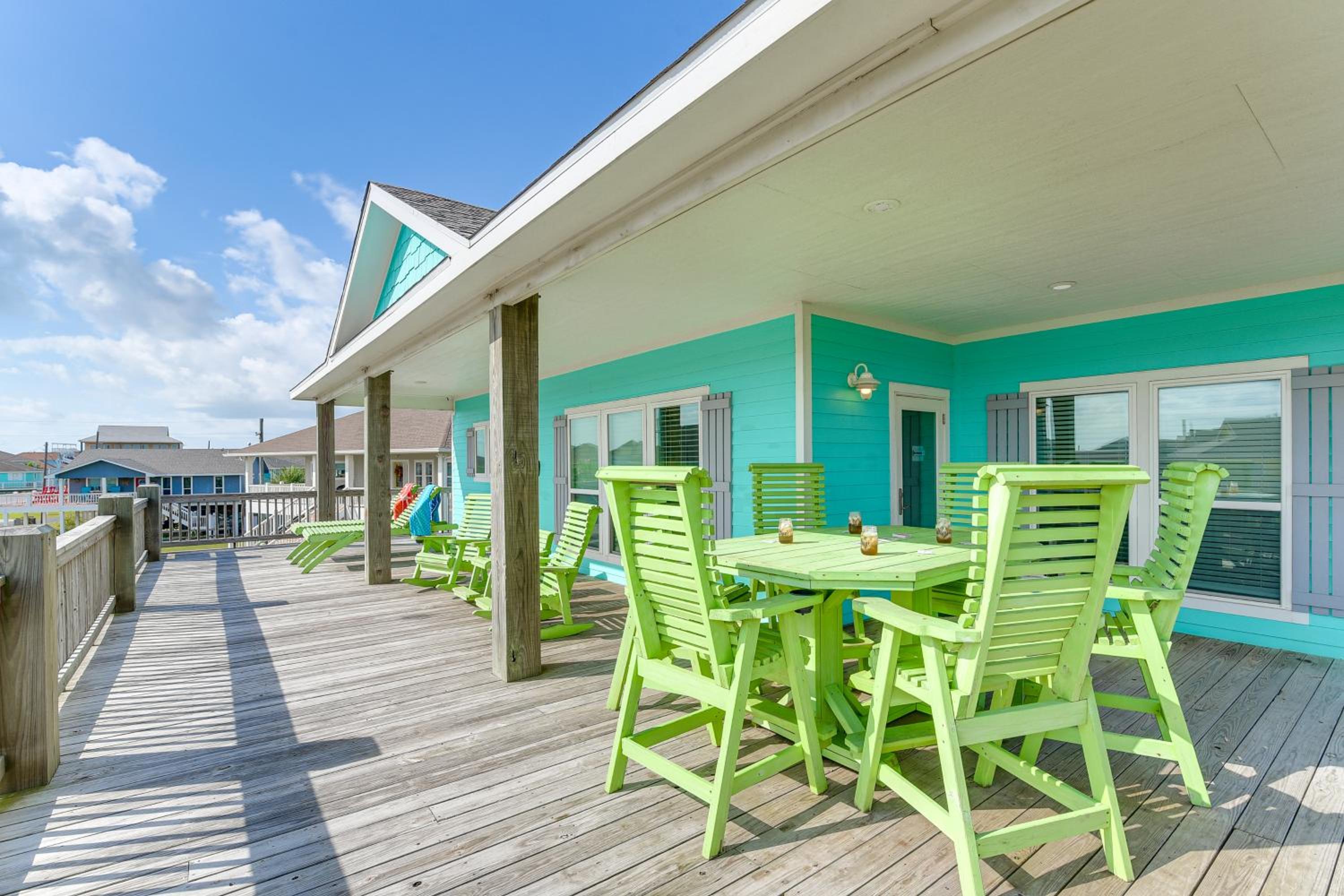 Walk to Shore Crystal Beach Escape with Deck and Bar!