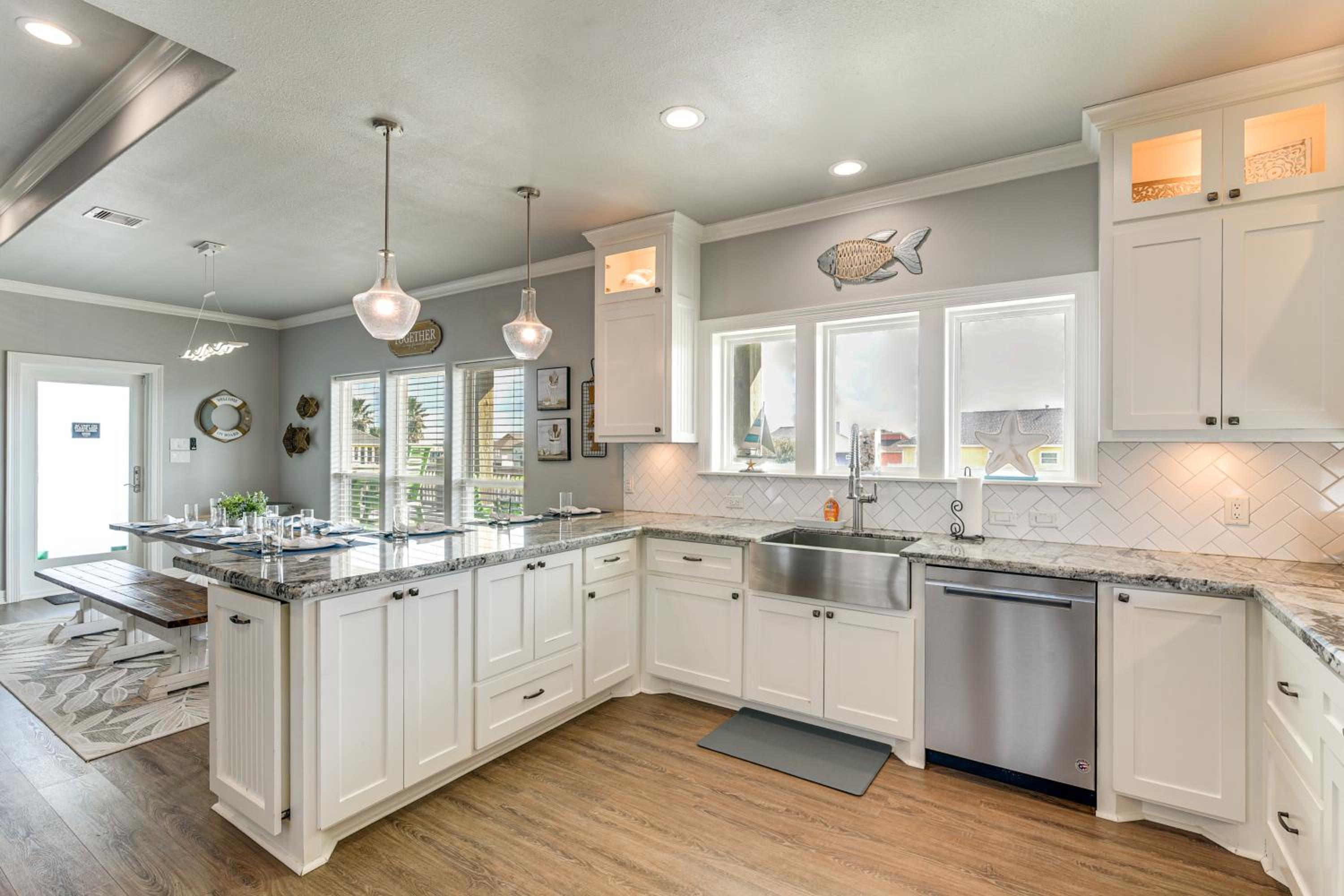 Walk to Shore Crystal Beach Escape with Deck and Bar!