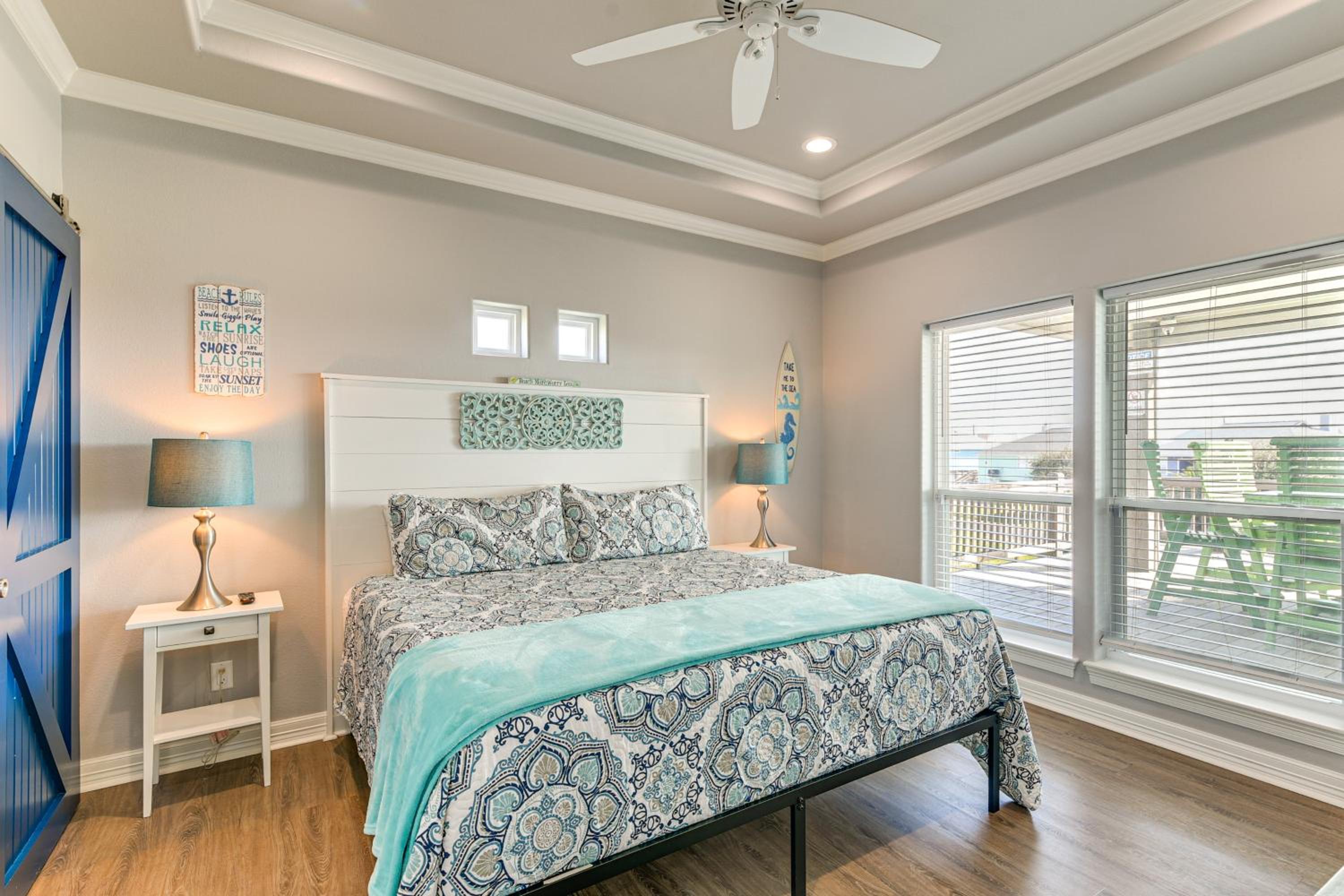 Walk to Shore Crystal Beach Escape with Deck and Bar!