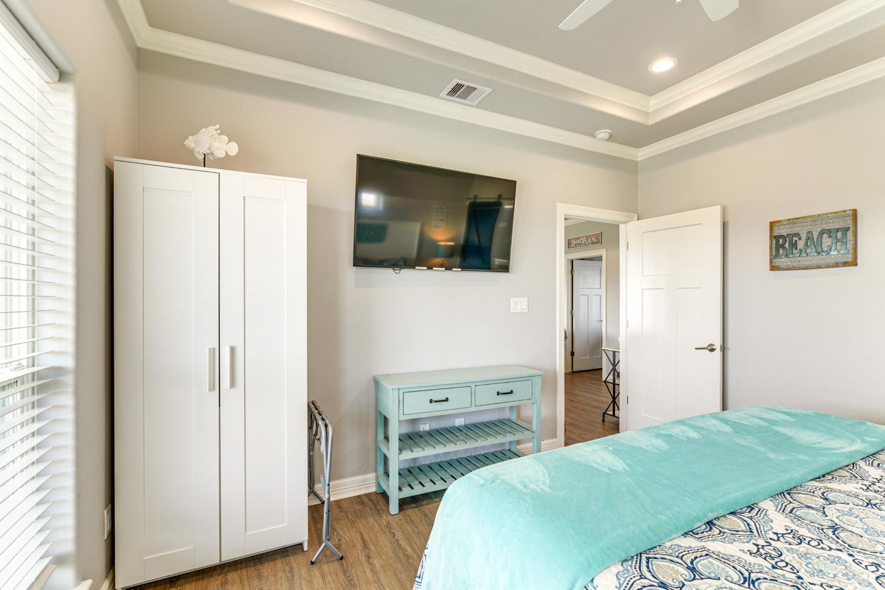 Walk to Shore Crystal Beach Escape with Deck and Bar!