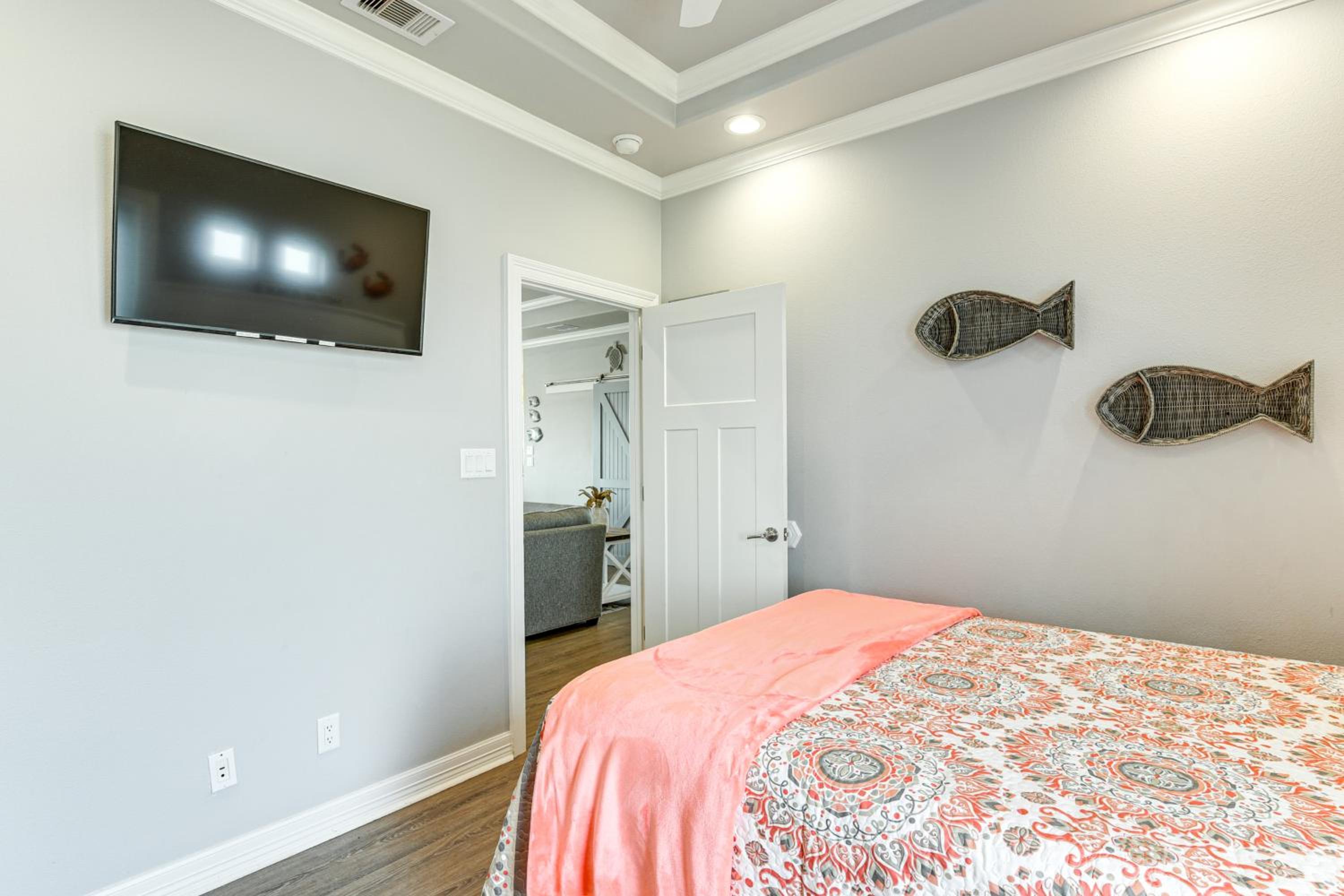 Walk to Shore Crystal Beach Escape with Deck and Bar!