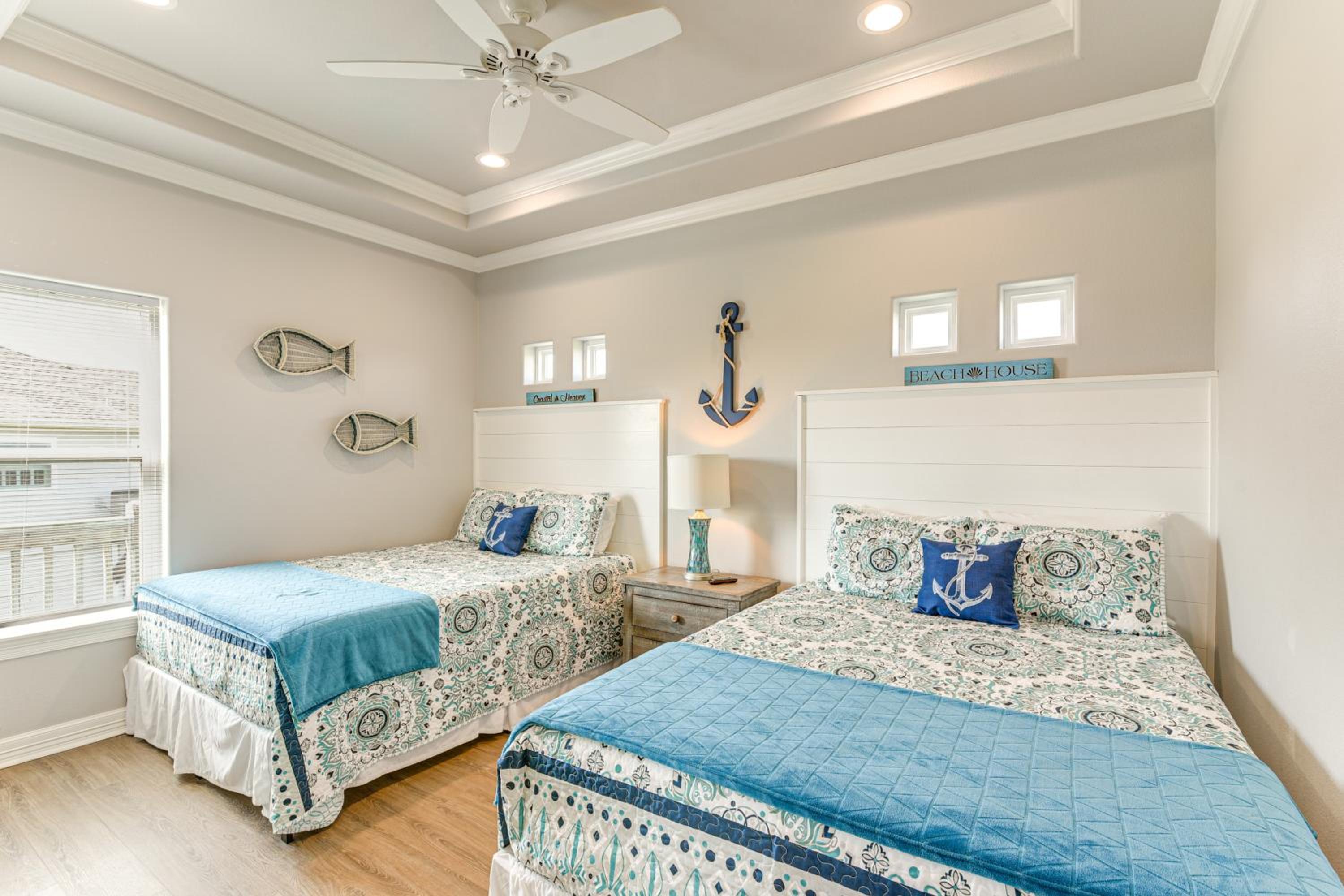 Walk to Shore Crystal Beach Escape with Deck and Bar!