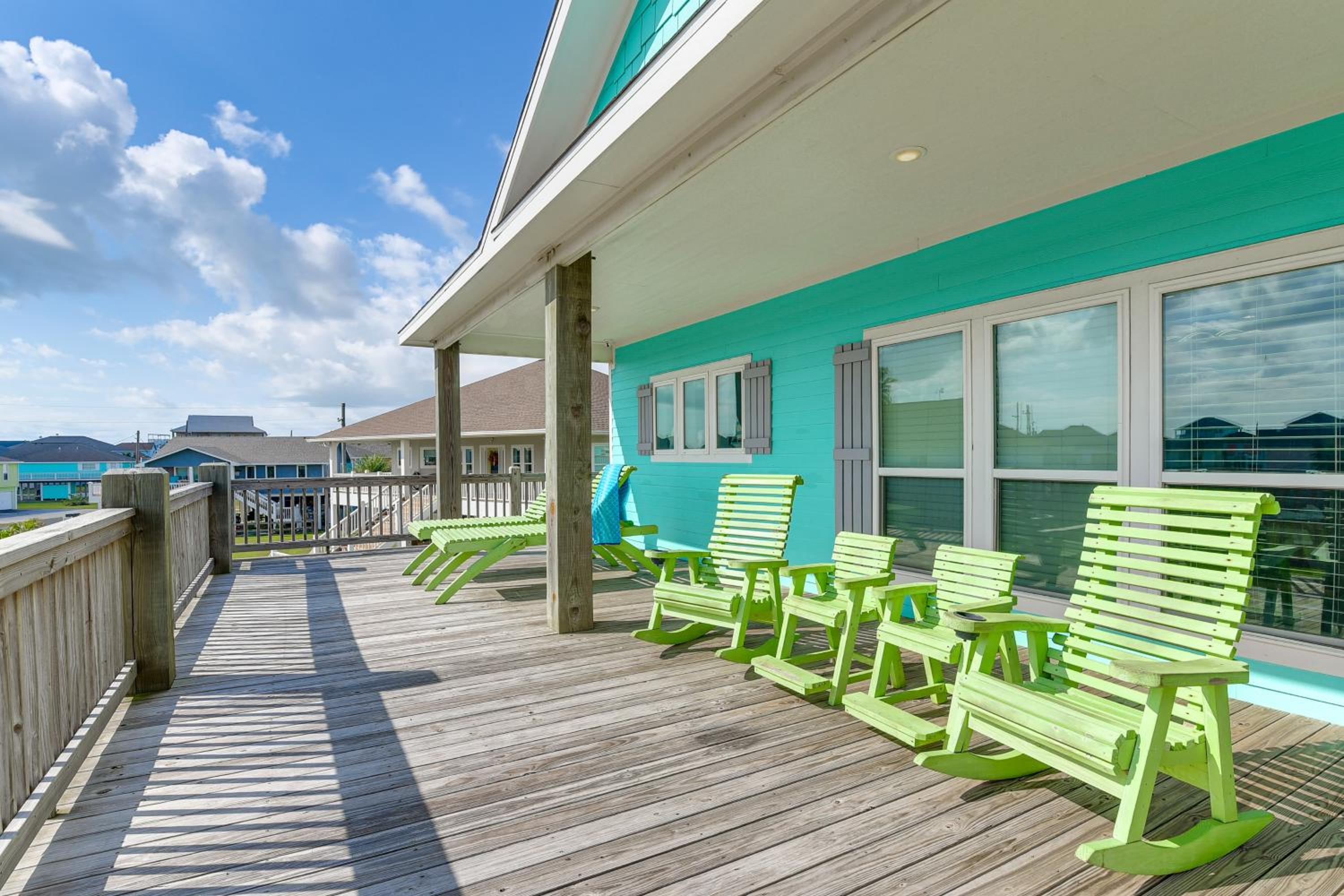 Walk to Shore Crystal Beach Escape with Deck and Bar!