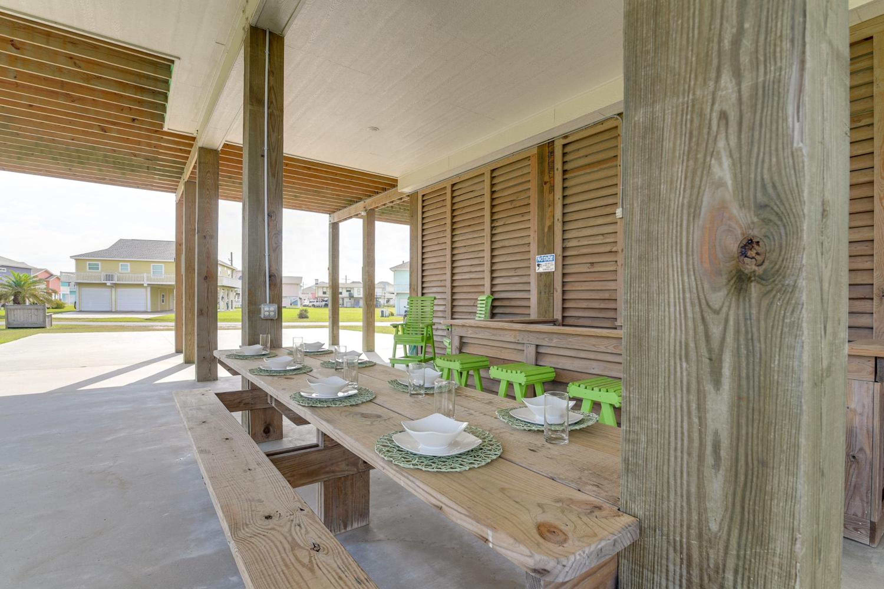 Walk to Shore Crystal Beach Escape with Deck and Bar!
