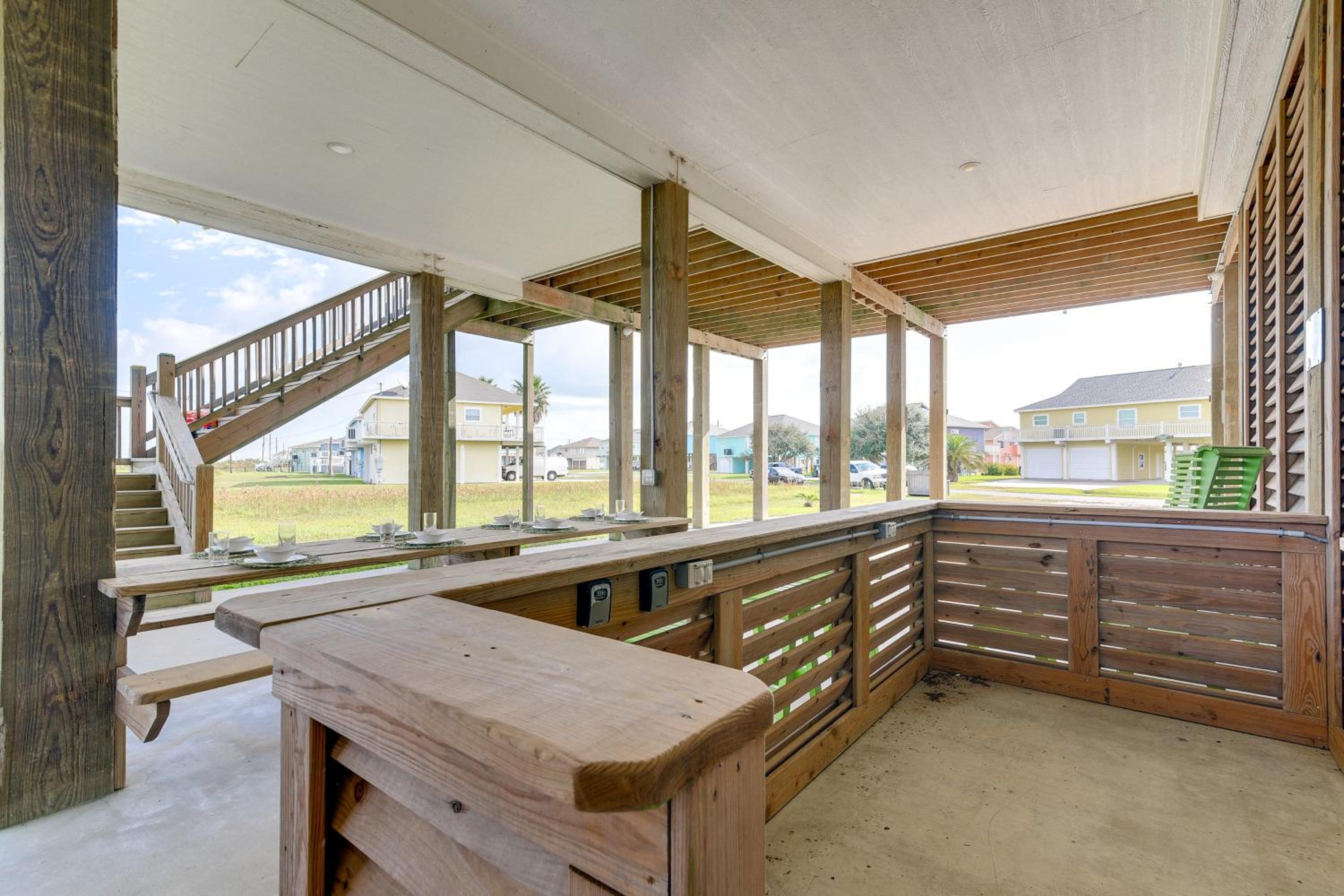 Walk to Shore Crystal Beach Escape with Deck and Bar!