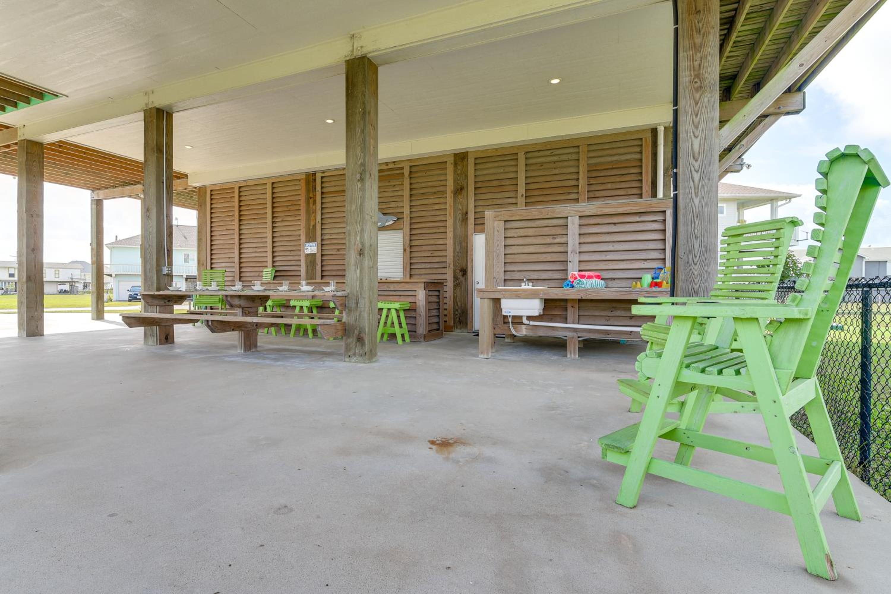 Walk to Shore Crystal Beach Escape with Deck and Bar!