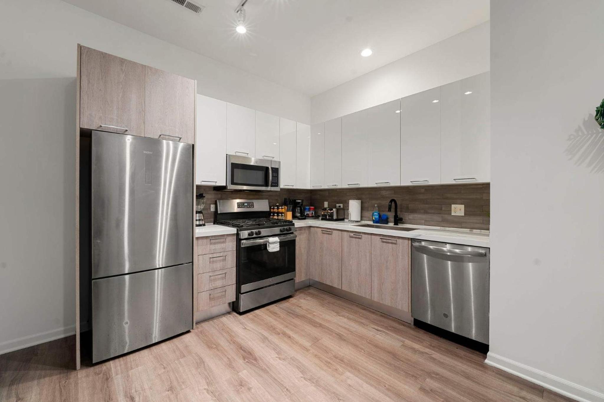 Modern 3BR Near McCormick & South Loop