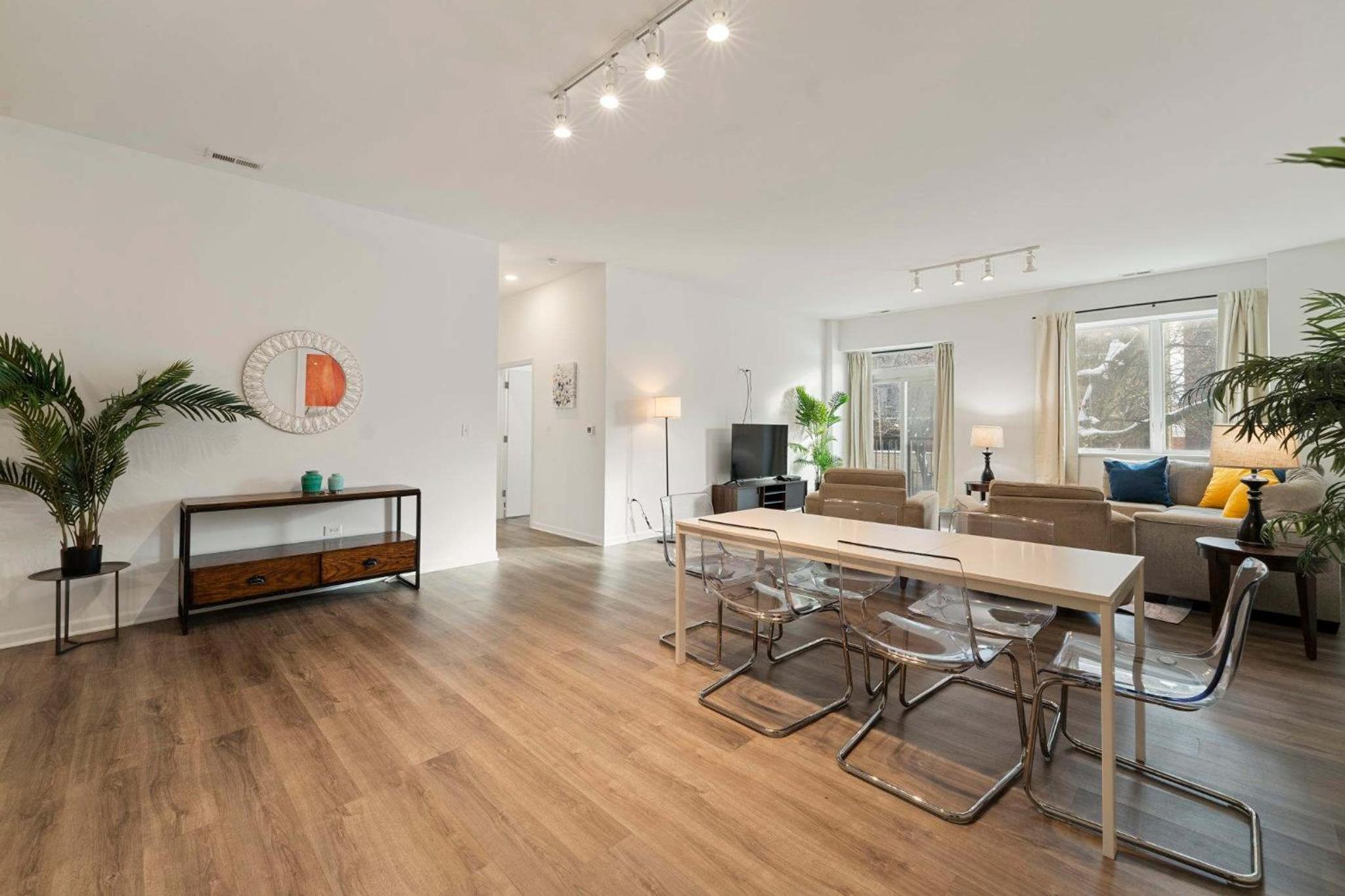 Modern 3BR Near McCormick & South Loop
