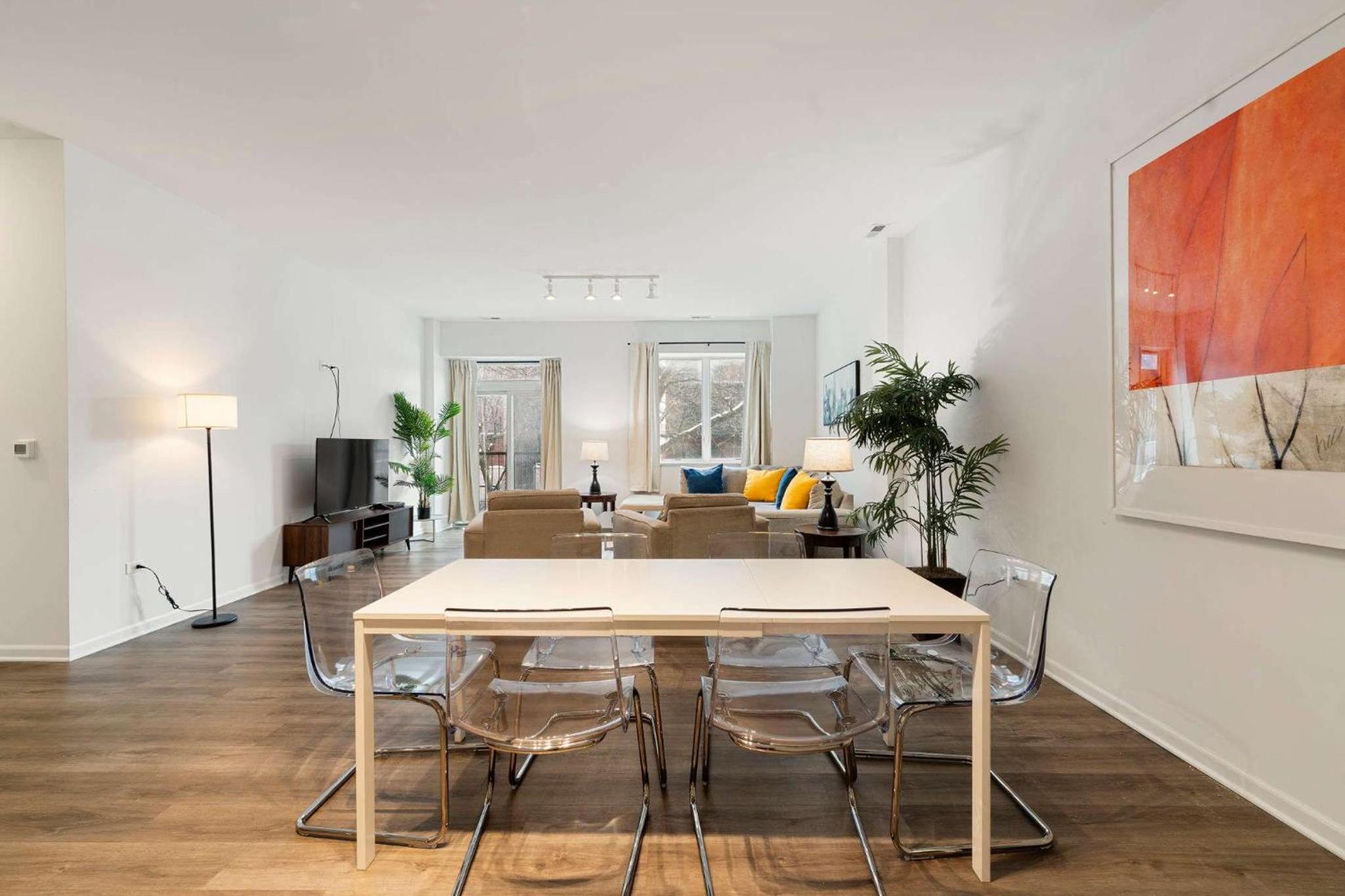Modern 3BR Near McCormick & South Loop