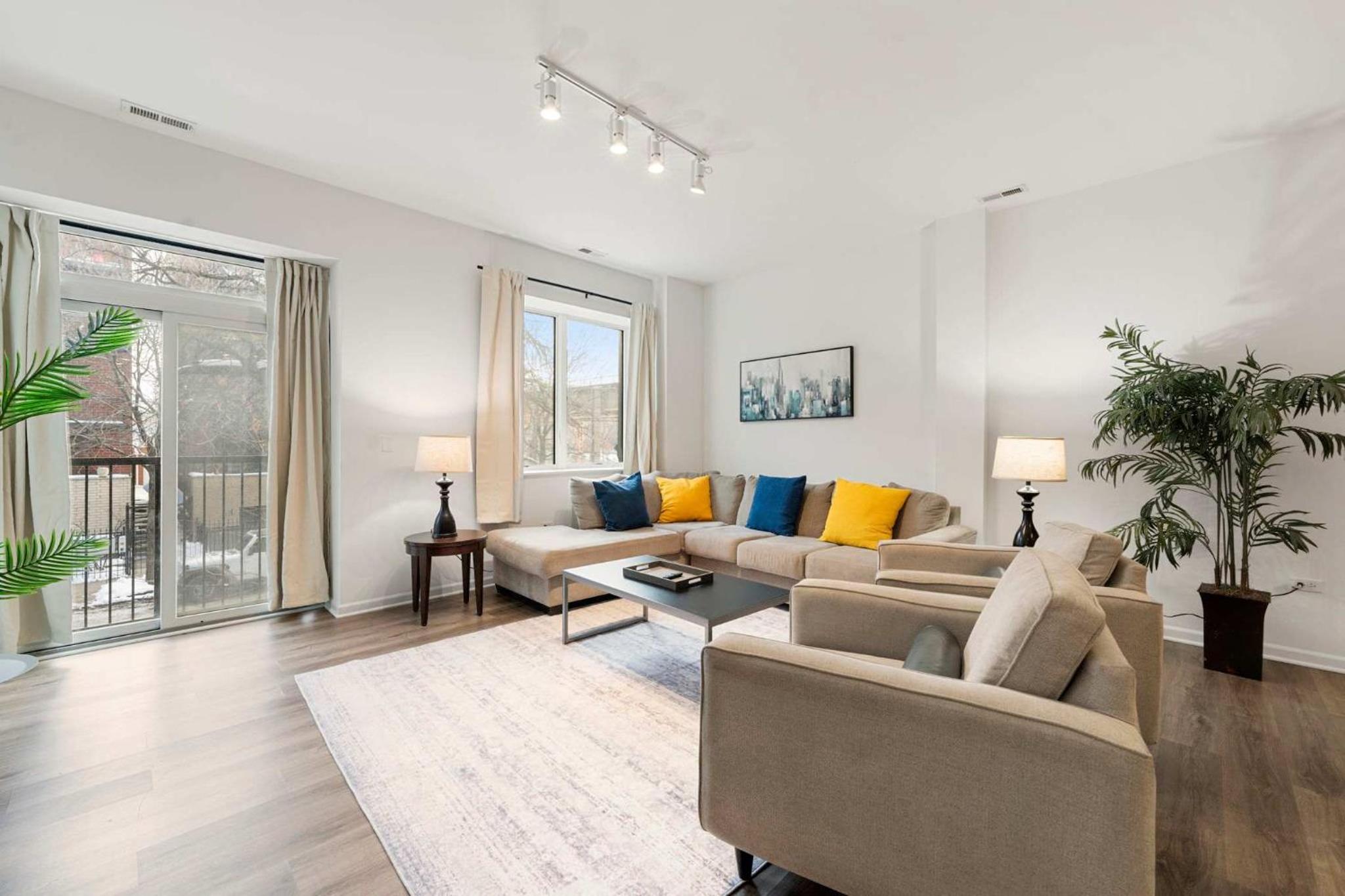 Modern 3BR Near McCormick & South Loop