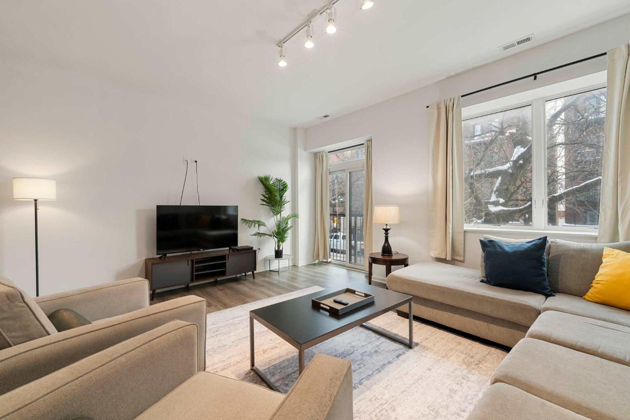 Modern 3BR Near McCormick & South Loop