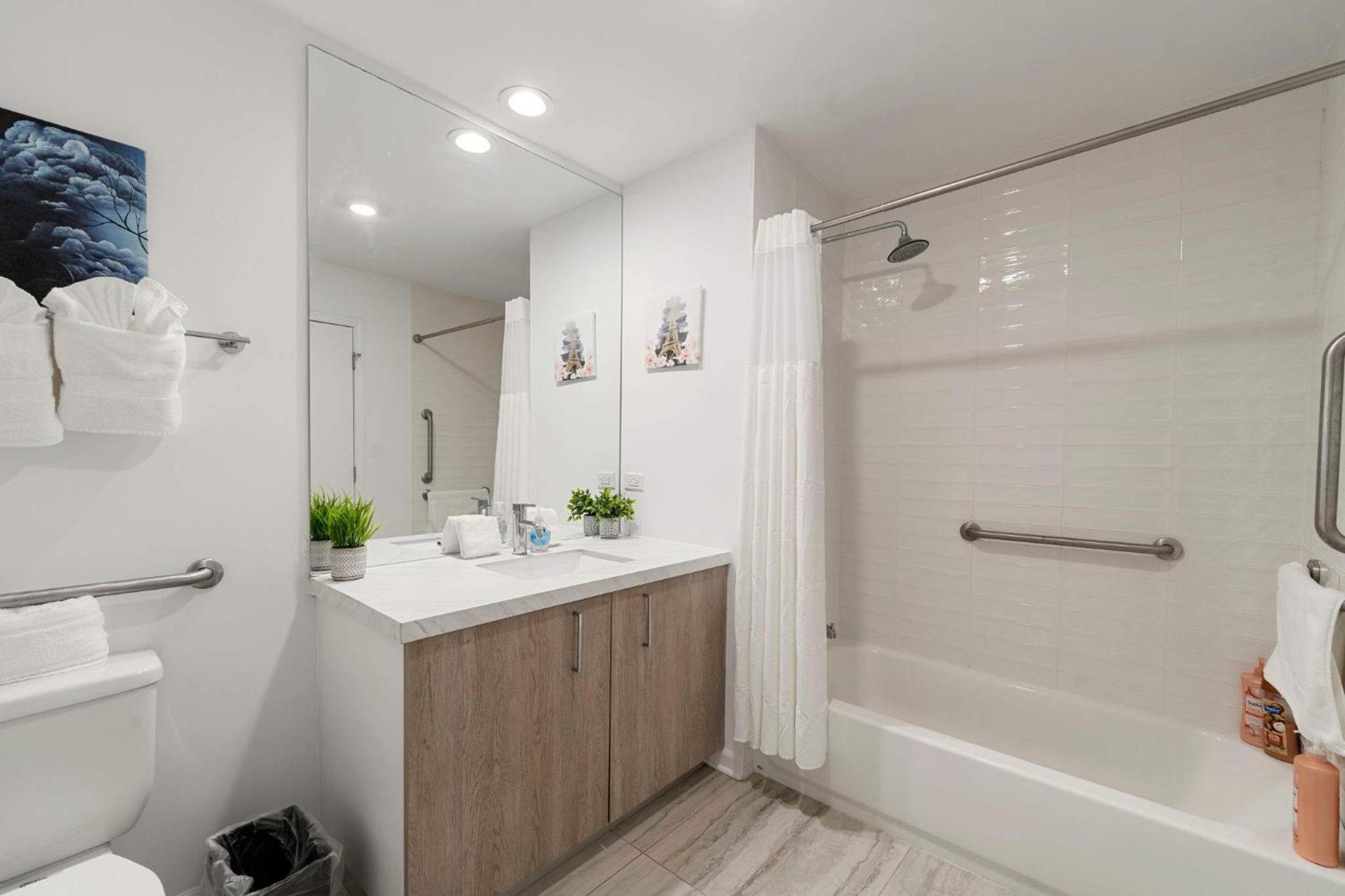 Modern 3BR Near McCormick & South Loop
