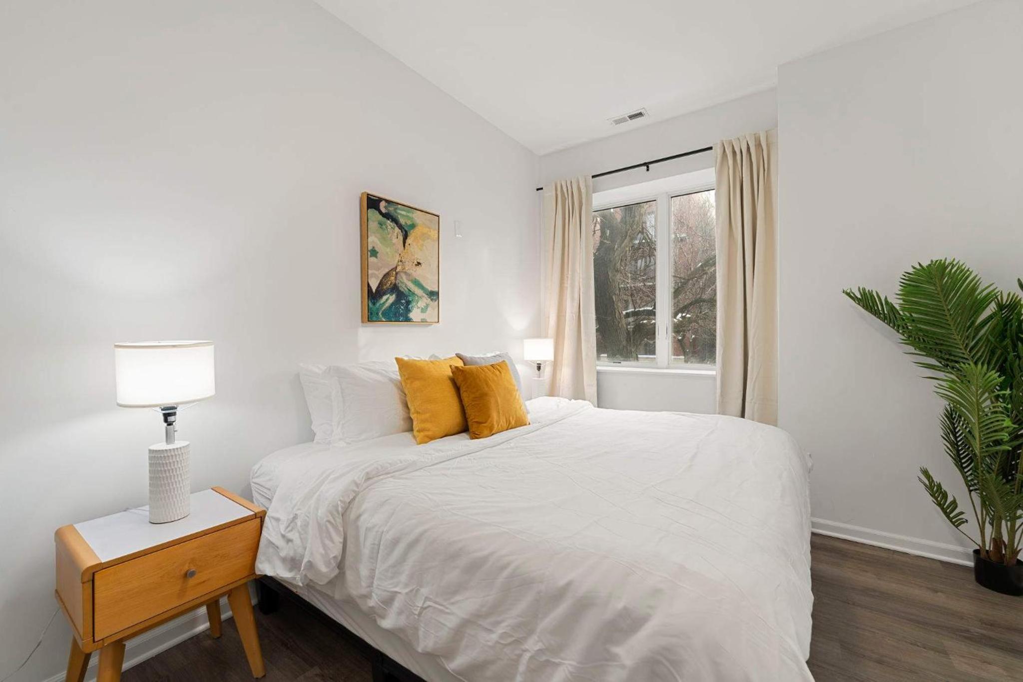 Modern 3BR Near McCormick & South Loop
