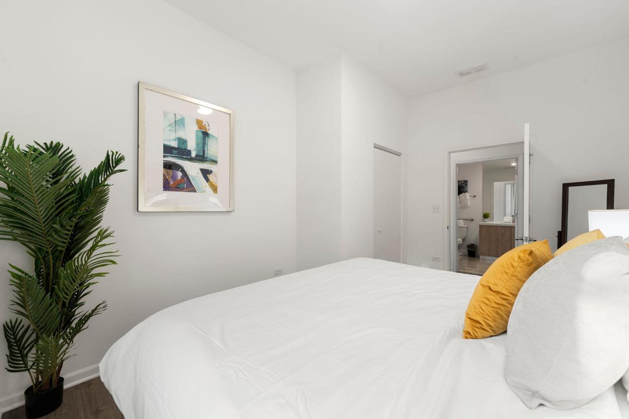 Modern 3BR Near McCormick & South Loop