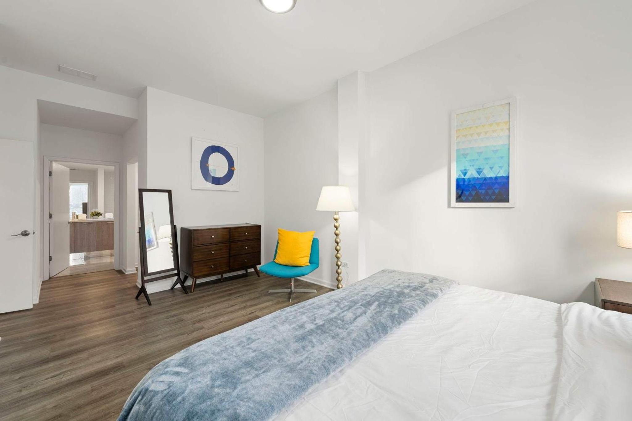 Modern 3BR Near McCormick & South Loop
