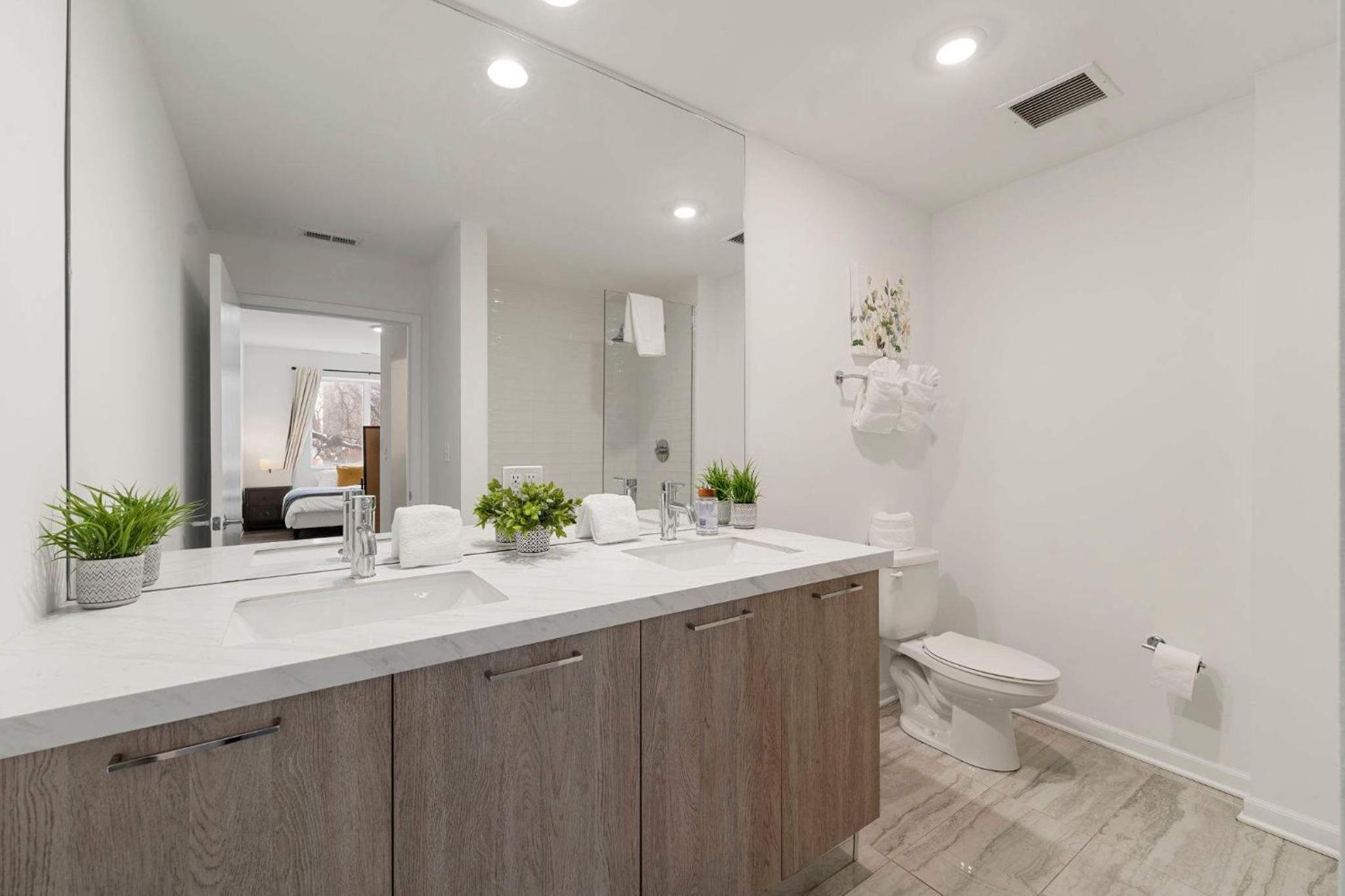 Modern 3BR Near McCormick & South Loop