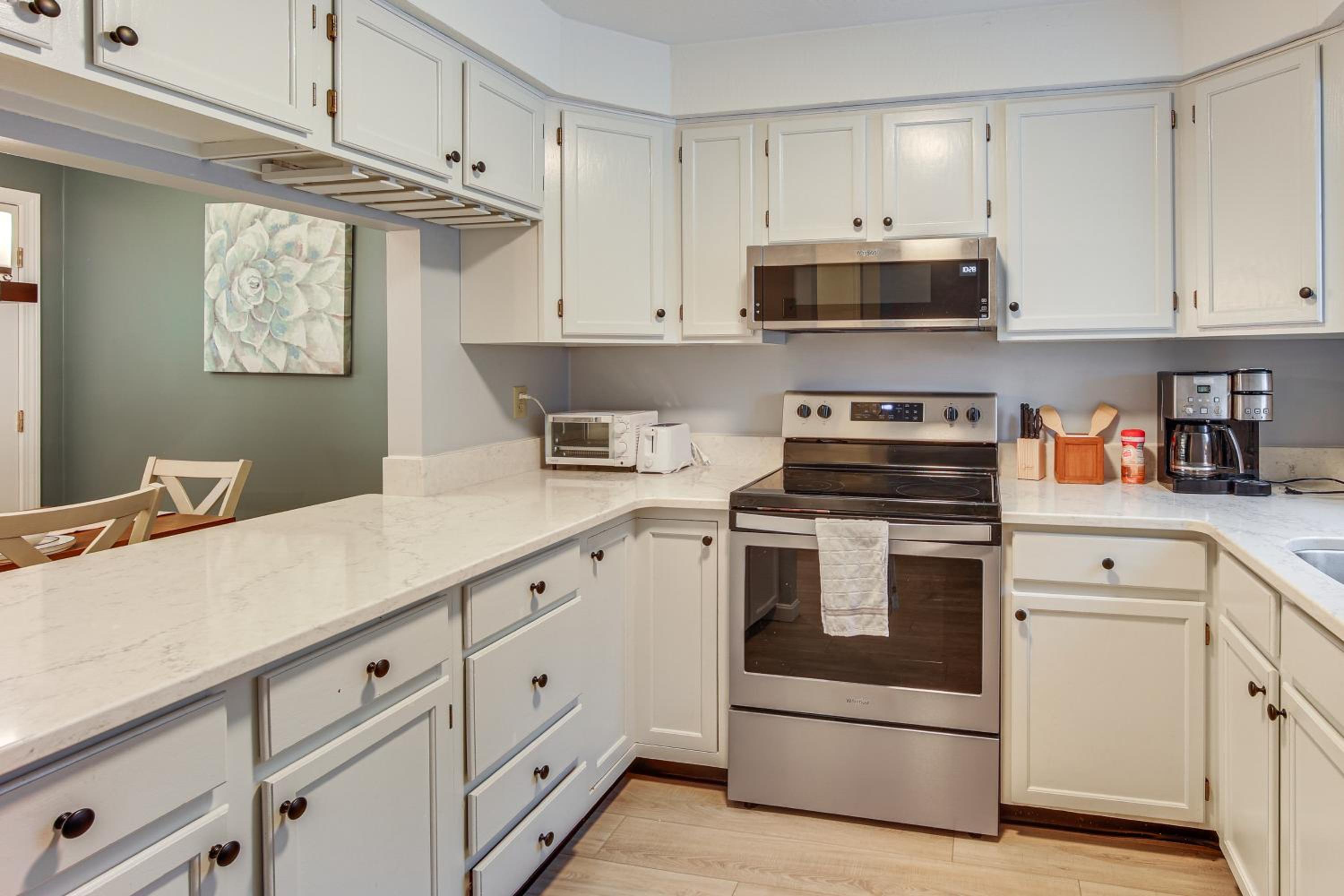 5 Mi to Loon Mountain Resort! Family Townhome