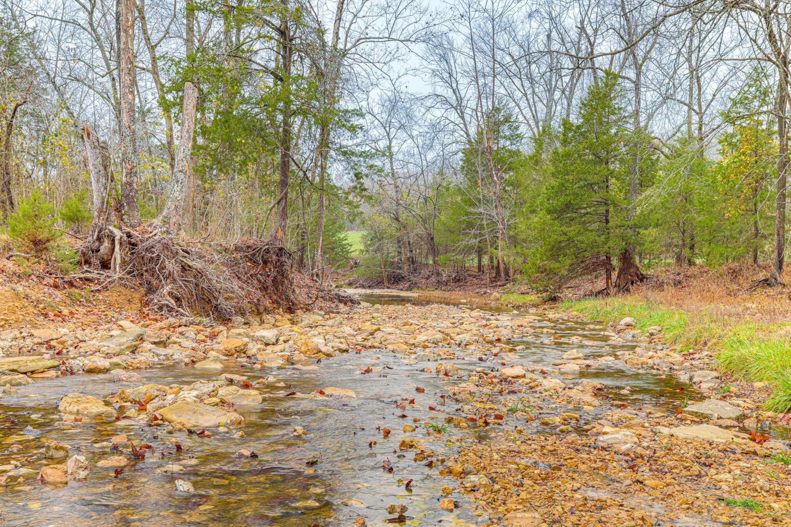 4,800-Sq-Ft Cabin with Creek Access in Caulfield