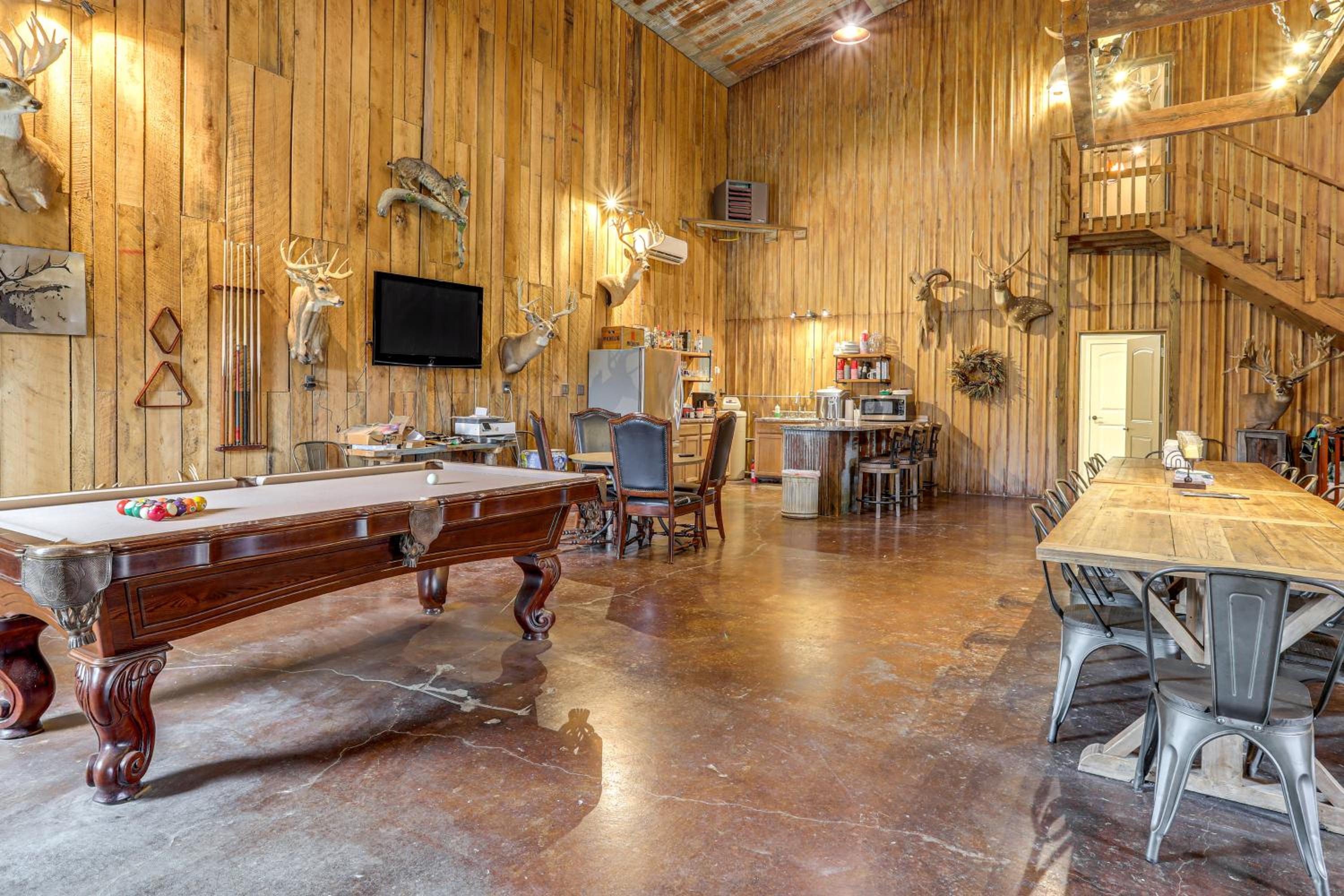 4,800-Sq-Ft Cabin with Creek Access in Caulfield