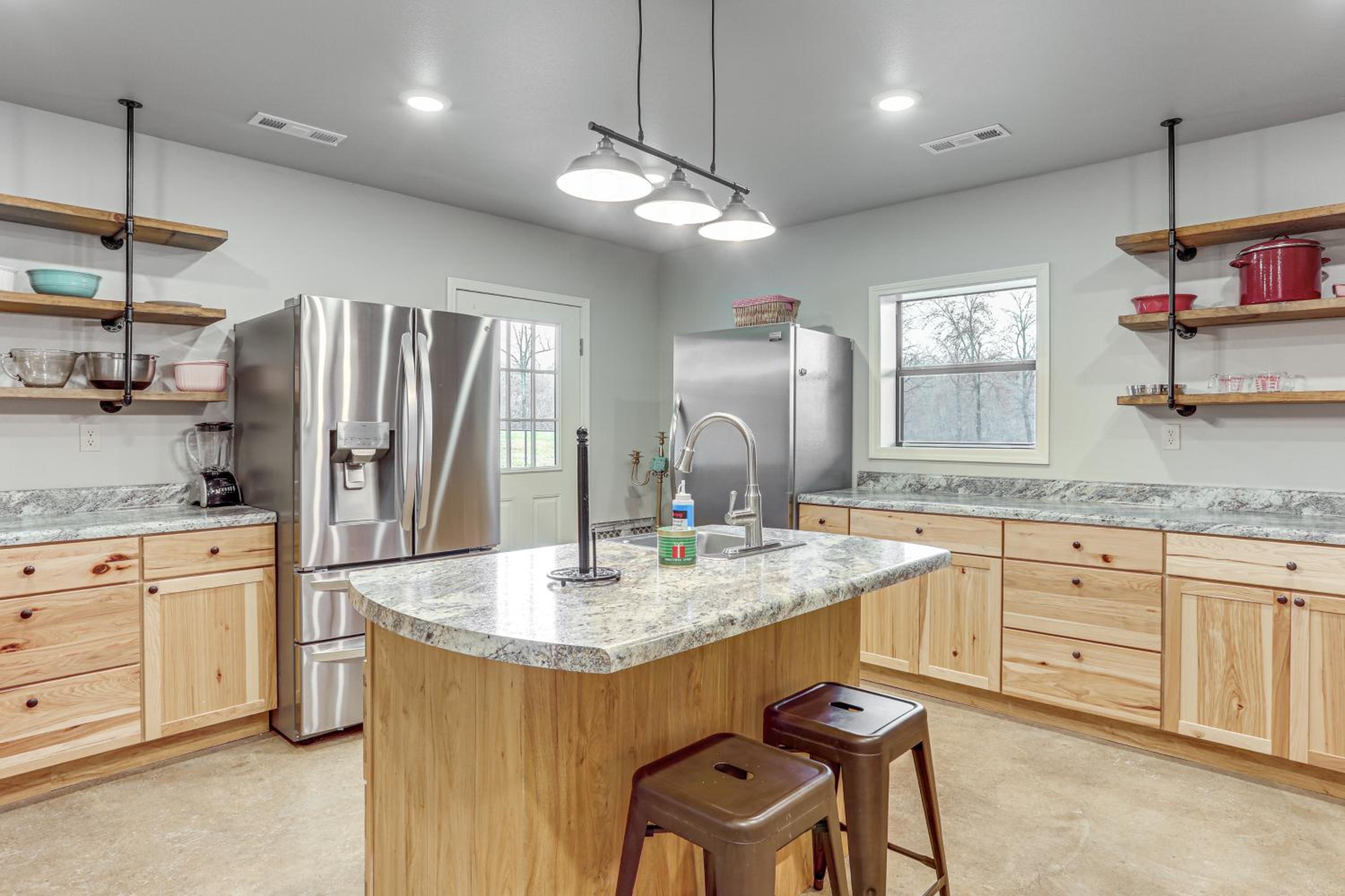4,800-Sq-Ft Cabin with Creek Access in Caulfield