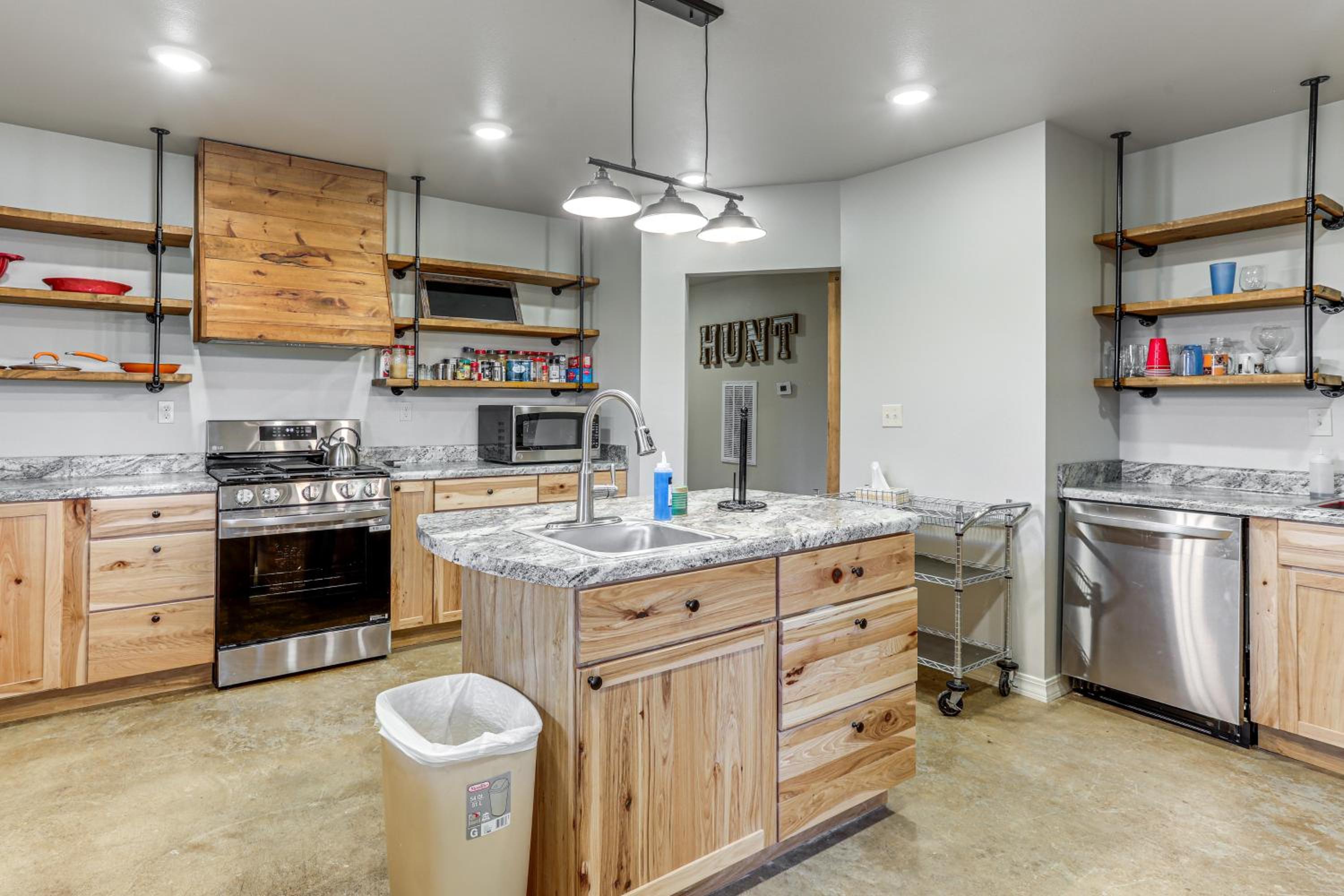 4,800-Sq-Ft Cabin with Creek Access in Caulfield