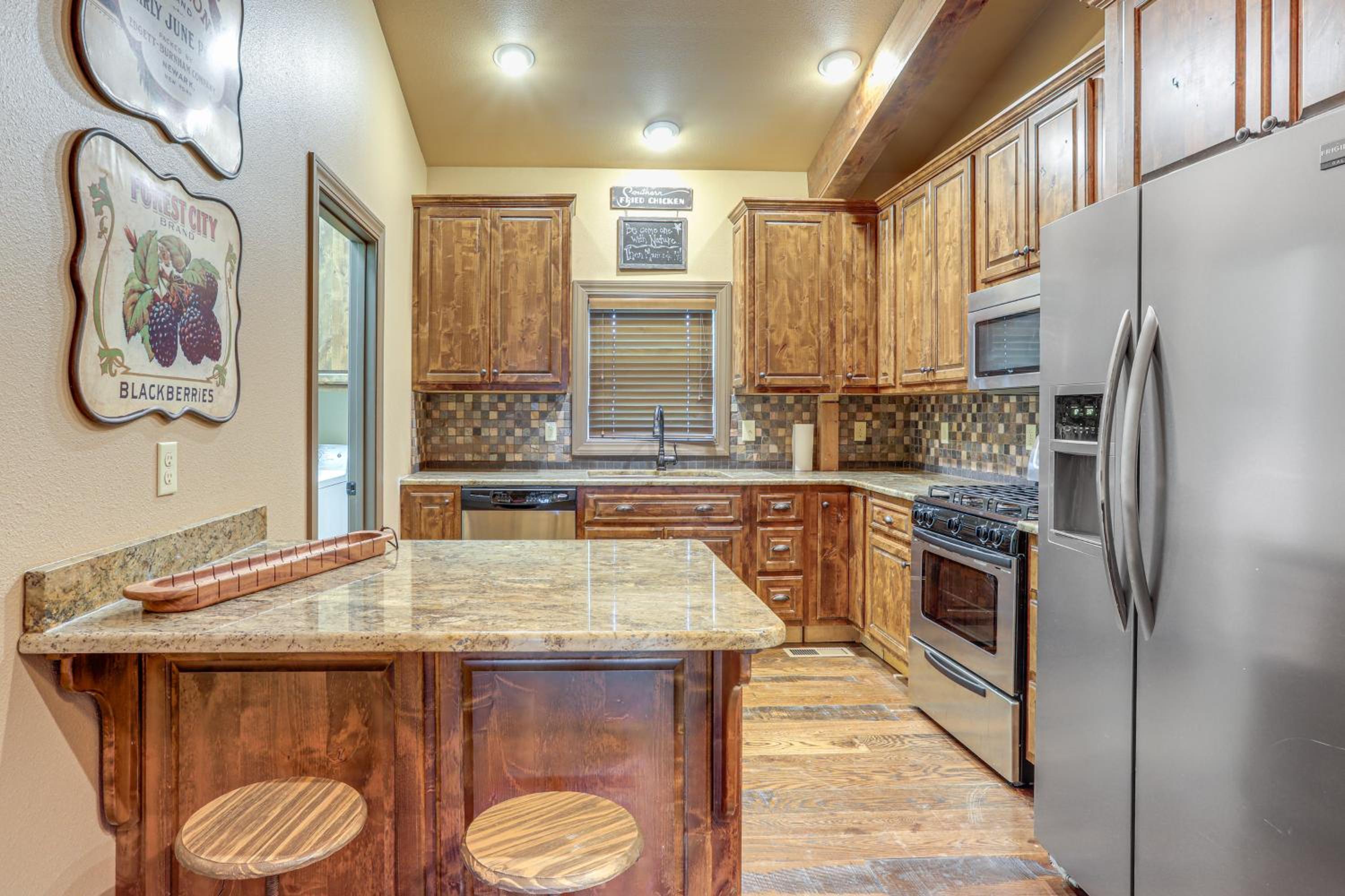 4,800-Sq-Ft Cabin with Creek Access in Caulfield
