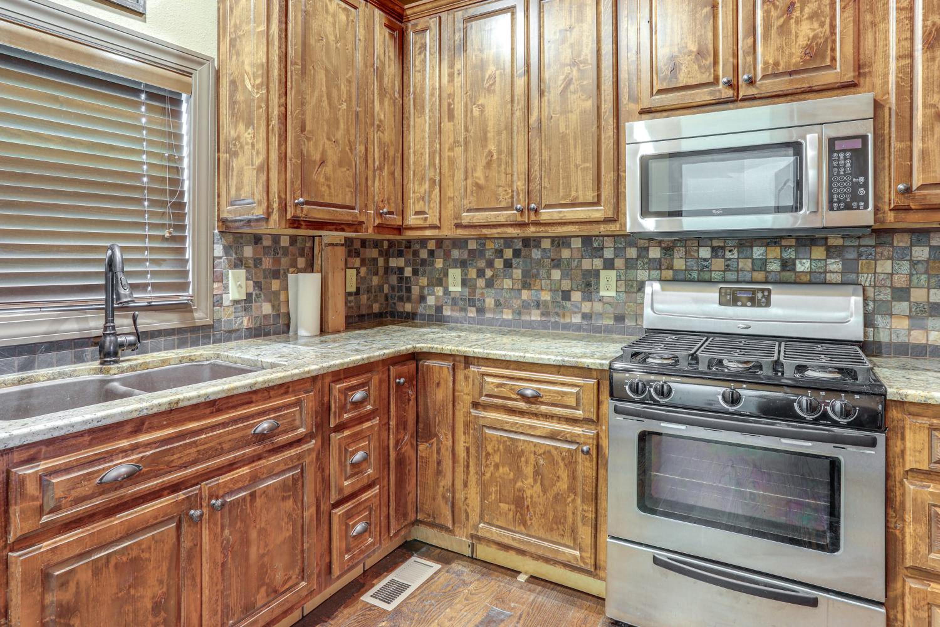 4,800-Sq-Ft Cabin with Creek Access in Caulfield