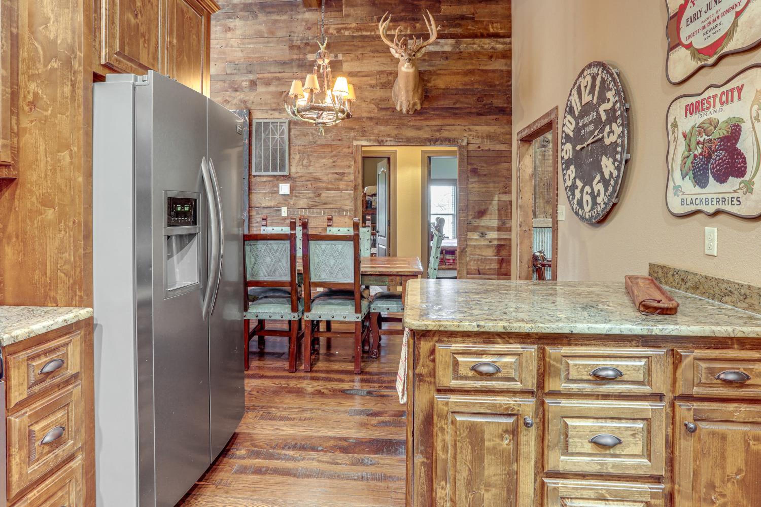 4,800-Sq-Ft Cabin with Creek Access in Caulfield