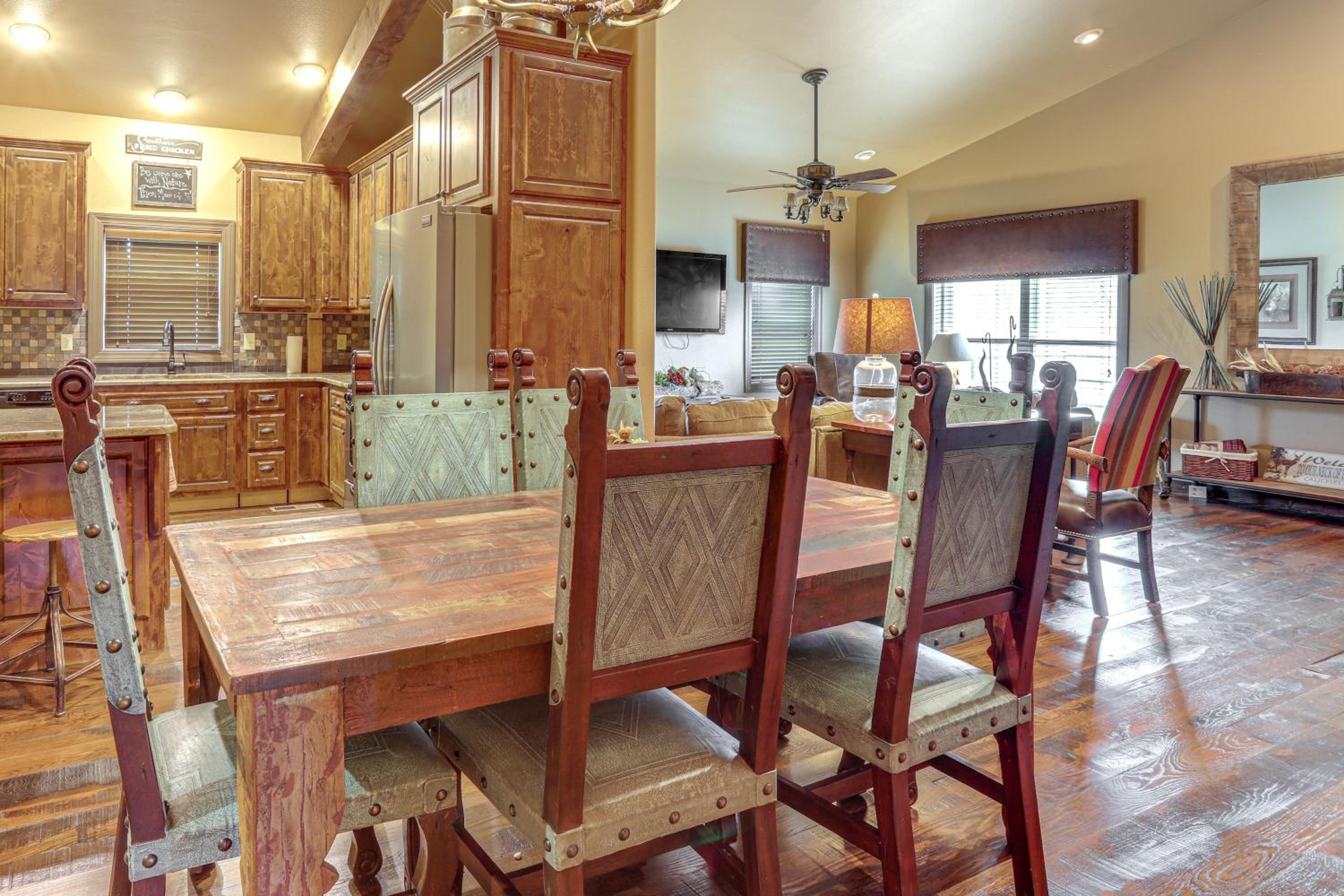 4,800-Sq-Ft Cabin with Creek Access in Caulfield