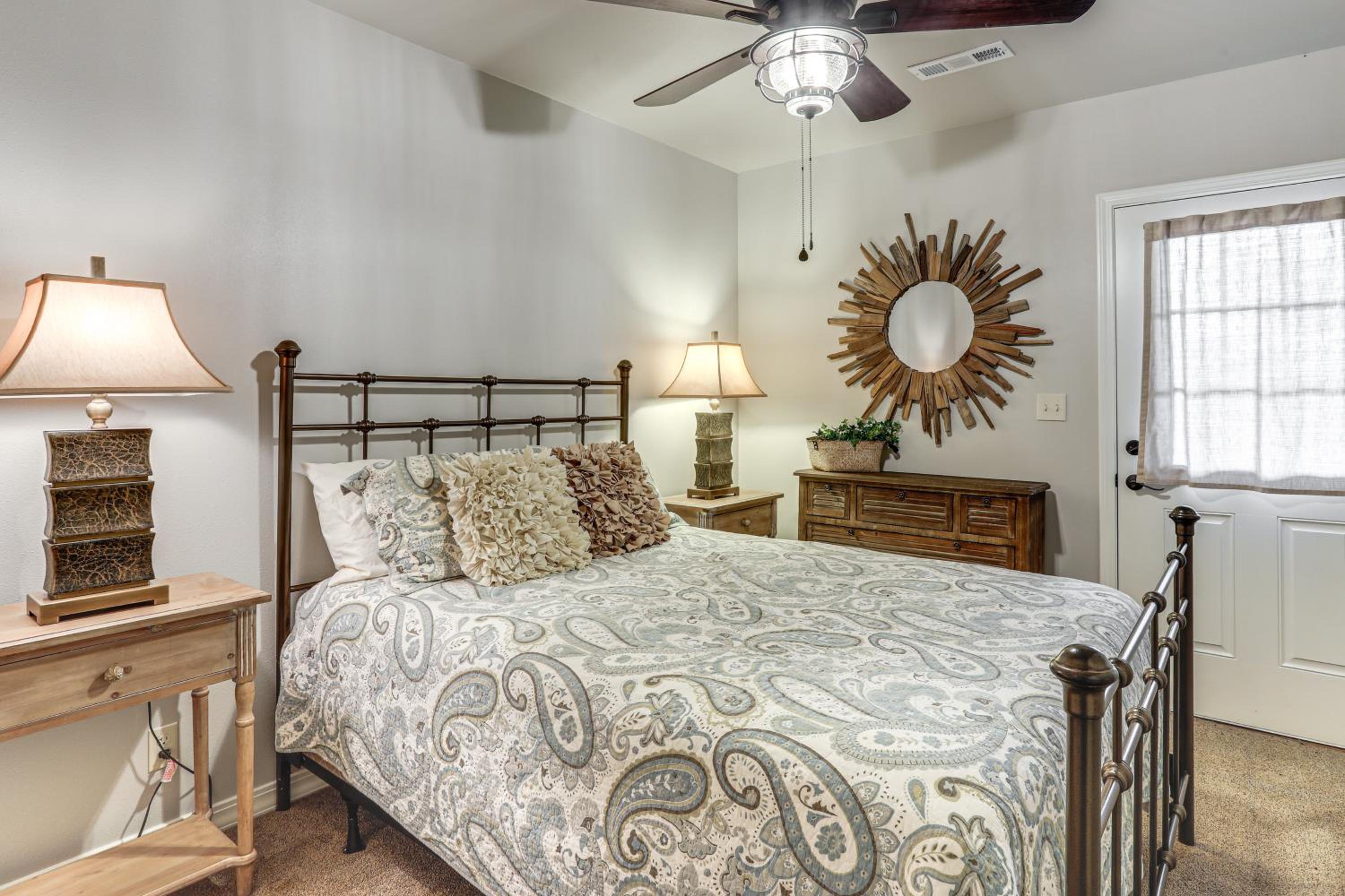 4,800-Sq-Ft Cabin with Creek Access in Caulfield