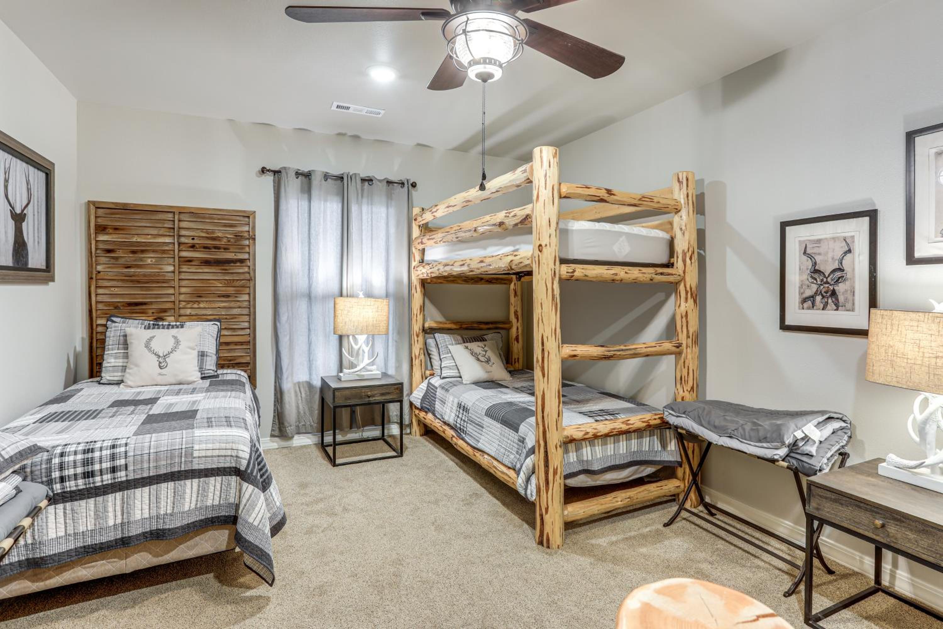 4,800-Sq-Ft Cabin with Creek Access in Caulfield