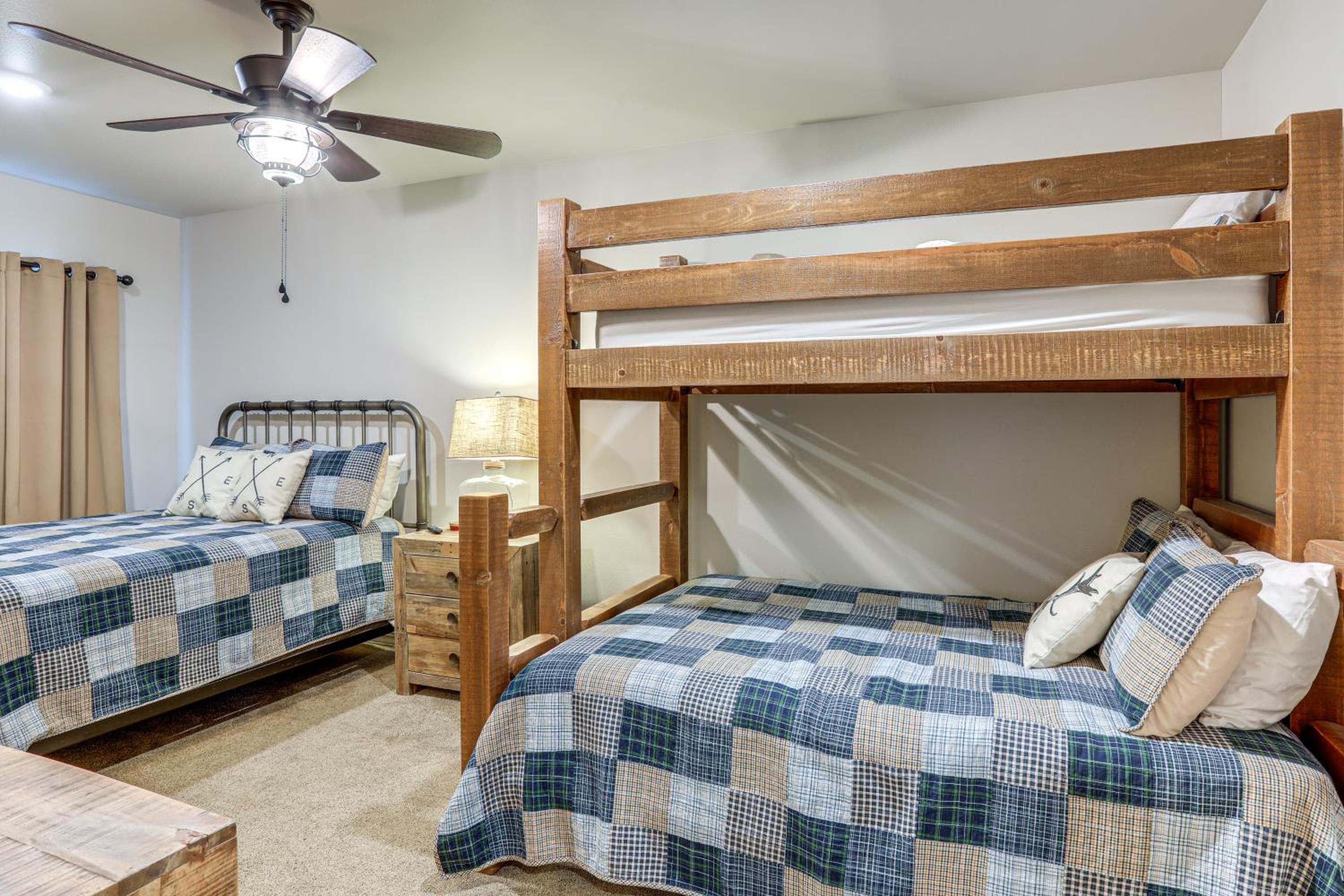4,800-Sq-Ft Cabin with Creek Access in Caulfield
